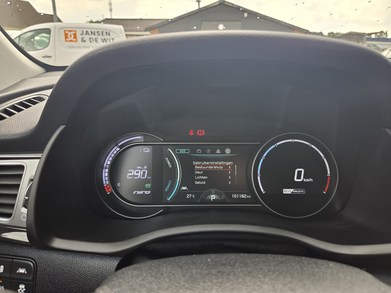 Kia e-Niro ExecutiveLine 64 kWh — photo 35