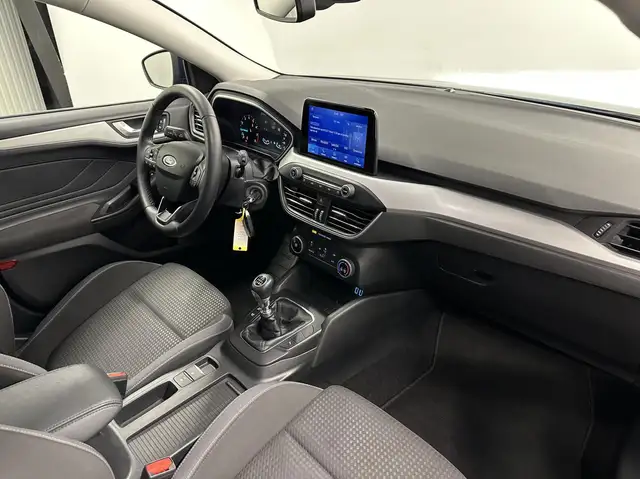 Ford Focus view 12