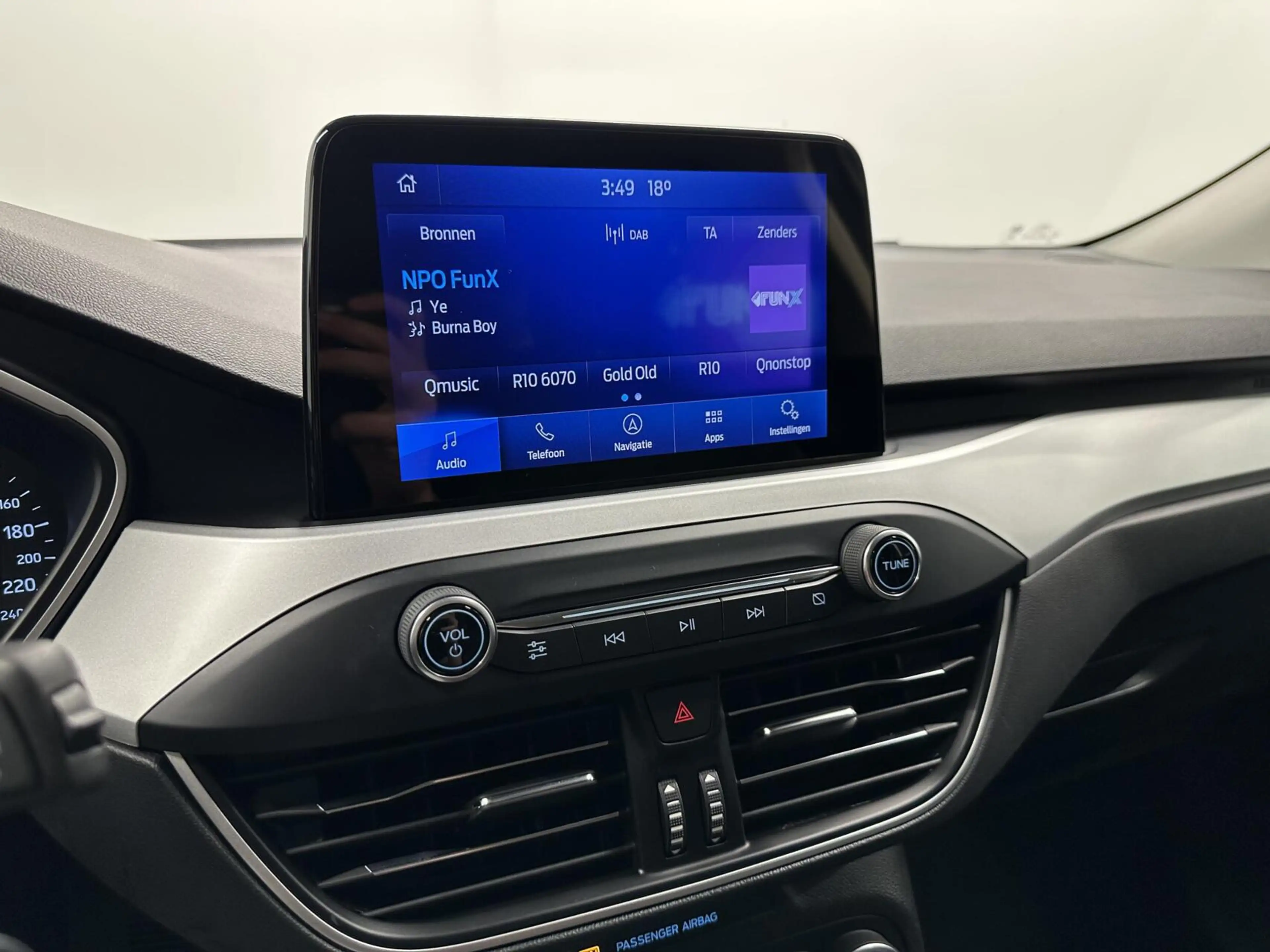 Ford Focus Wagon 1.0 EcoBoost Trend Edition Business CARPLAY — photo 26