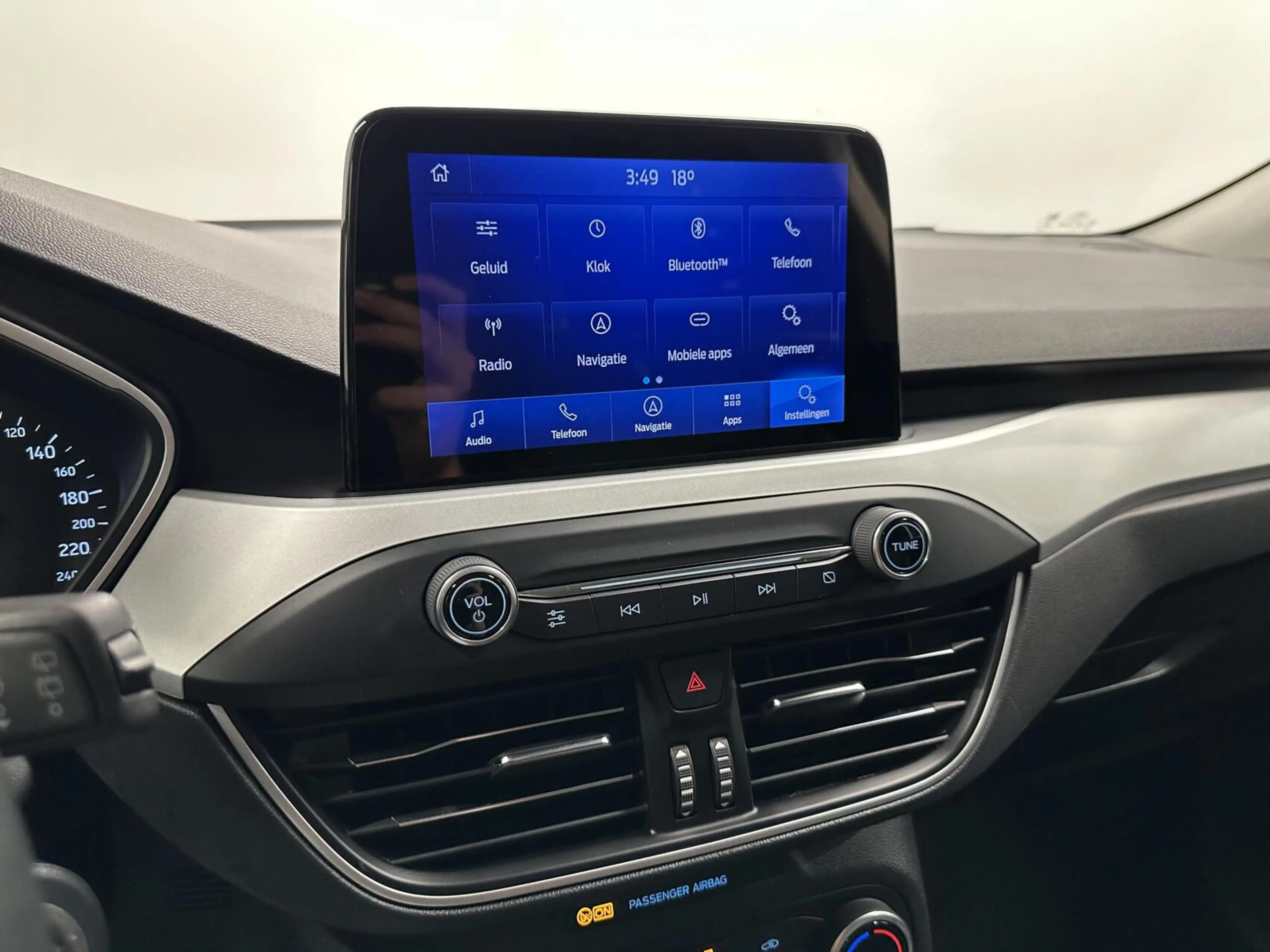 Ford Focus Wagon 1.0 EcoBoost Trend Edition Business CARPLAY — photo 32