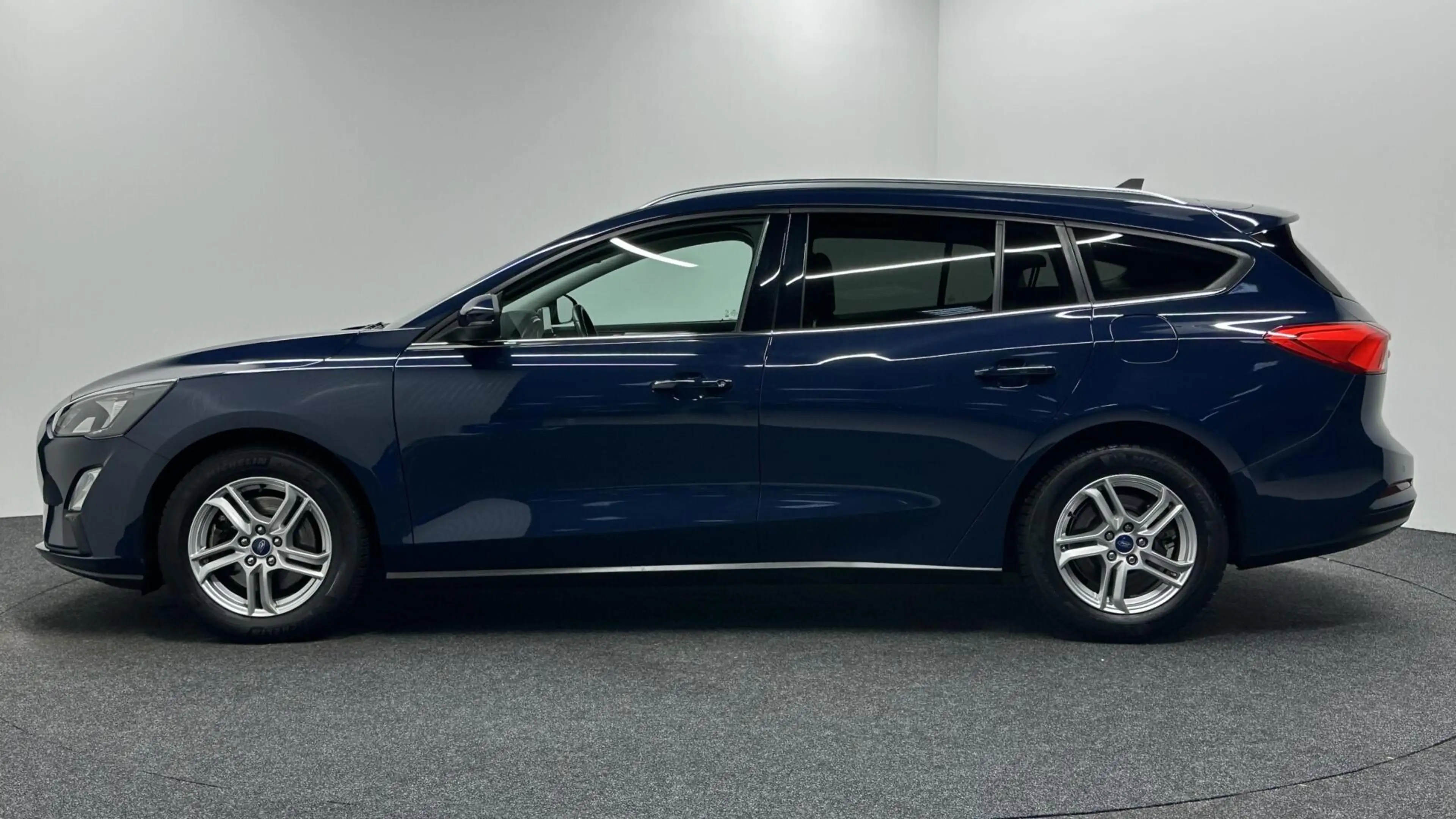 Ford Focus Wagon 1.0 EcoBoost Trend Edition Business CARPLAY — photo 8