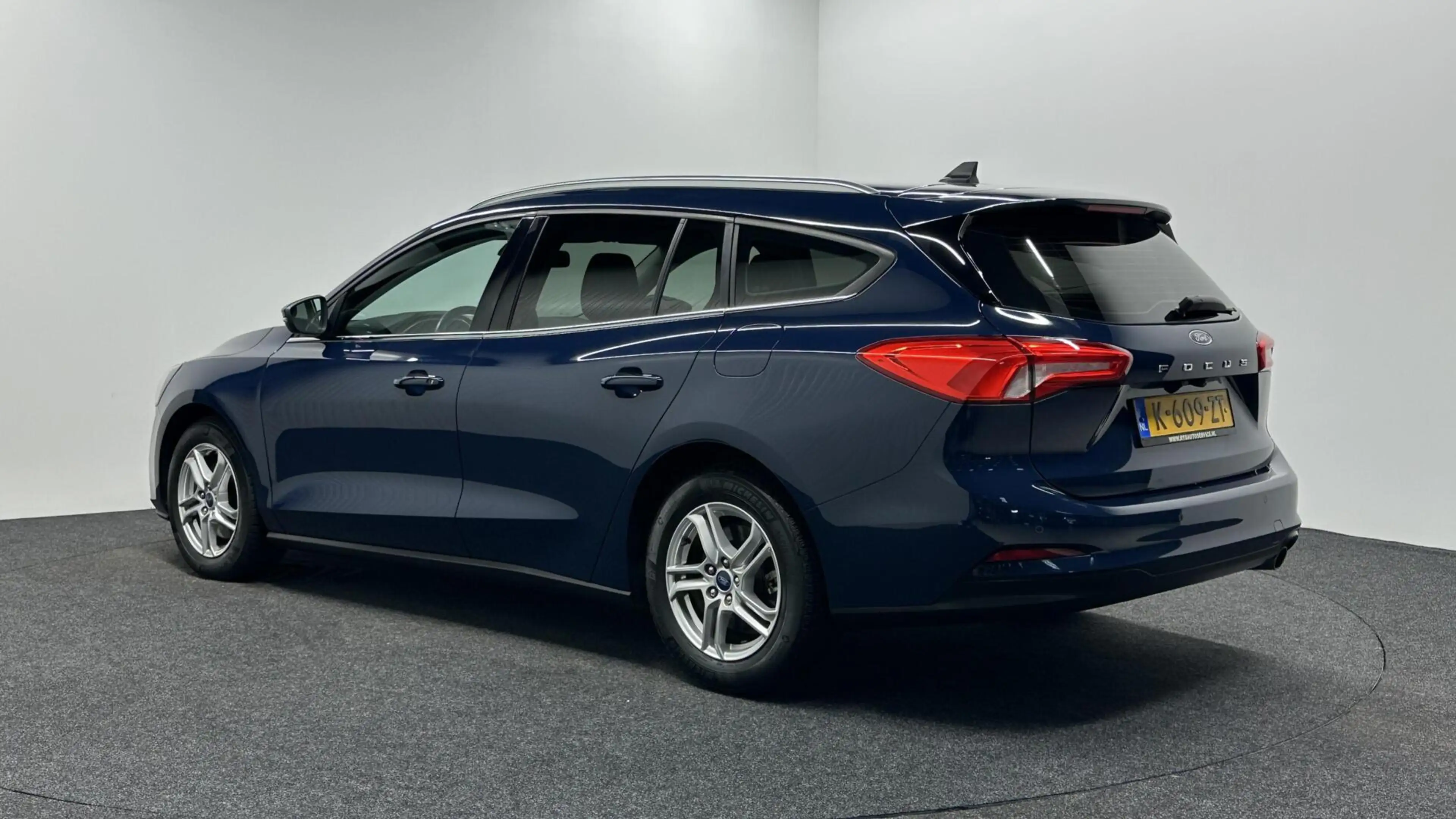 Ford Focus Wagon 1.0 EcoBoost Trend Edition Business CARPLAY — photo 4