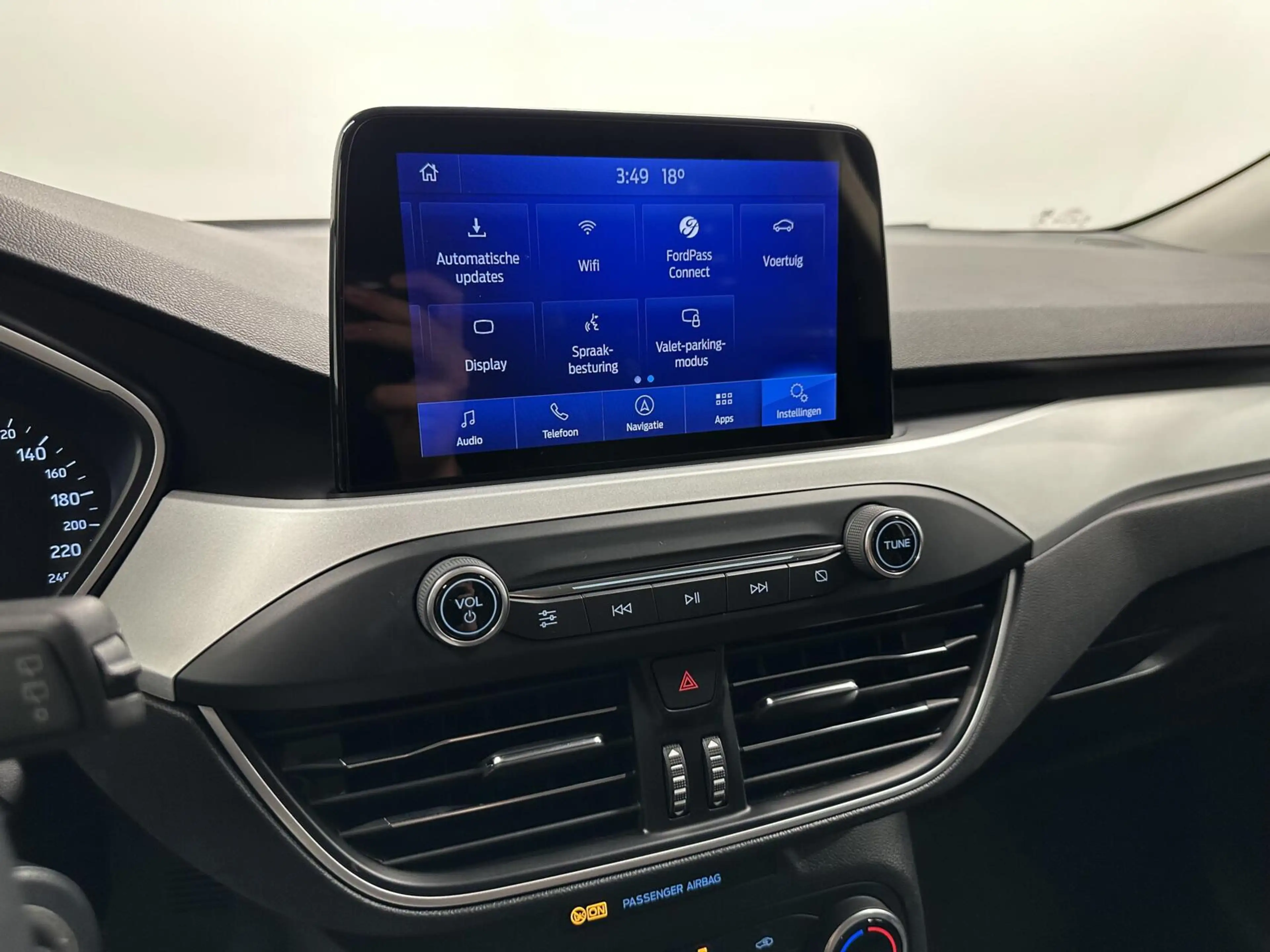Ford Focus Wagon 1.0 EcoBoost Trend Edition Business CARPLAY — photo 31