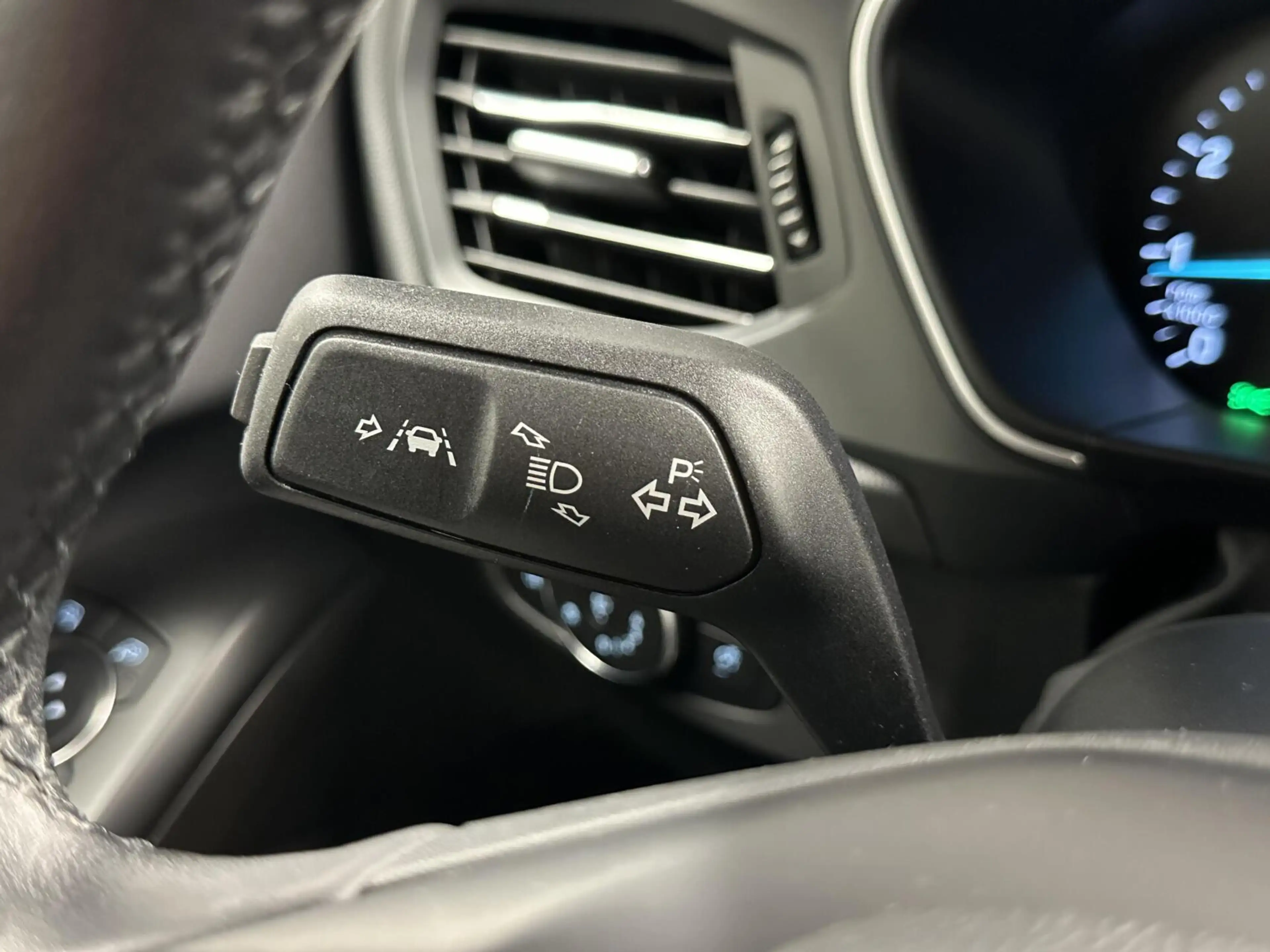 Ford Focus Wagon 1.0 EcoBoost Trend Edition Business CARPLAY — photo 21