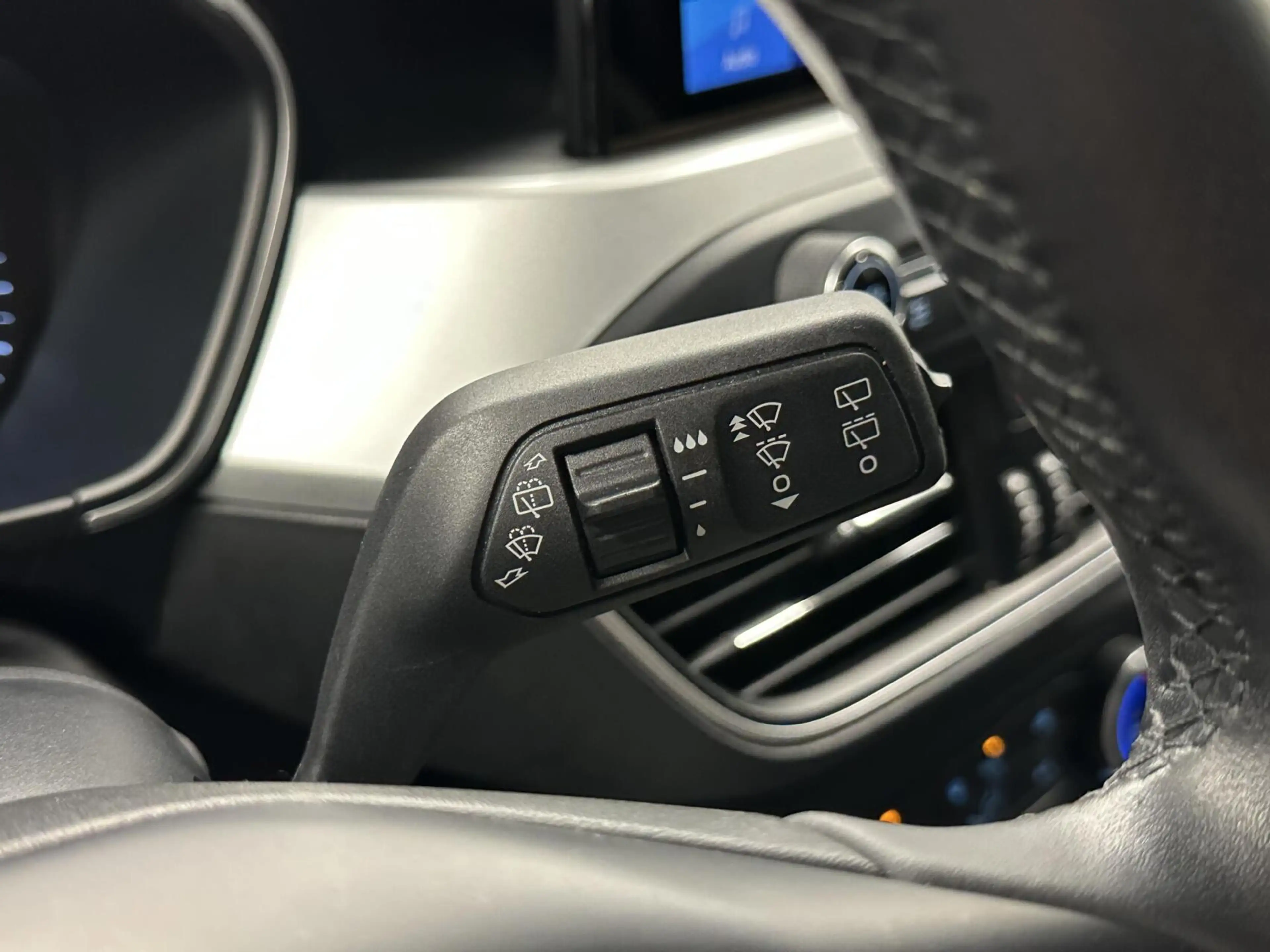 Ford Focus Wagon 1.0 EcoBoost Trend Edition Business CARPLAY — photo 22