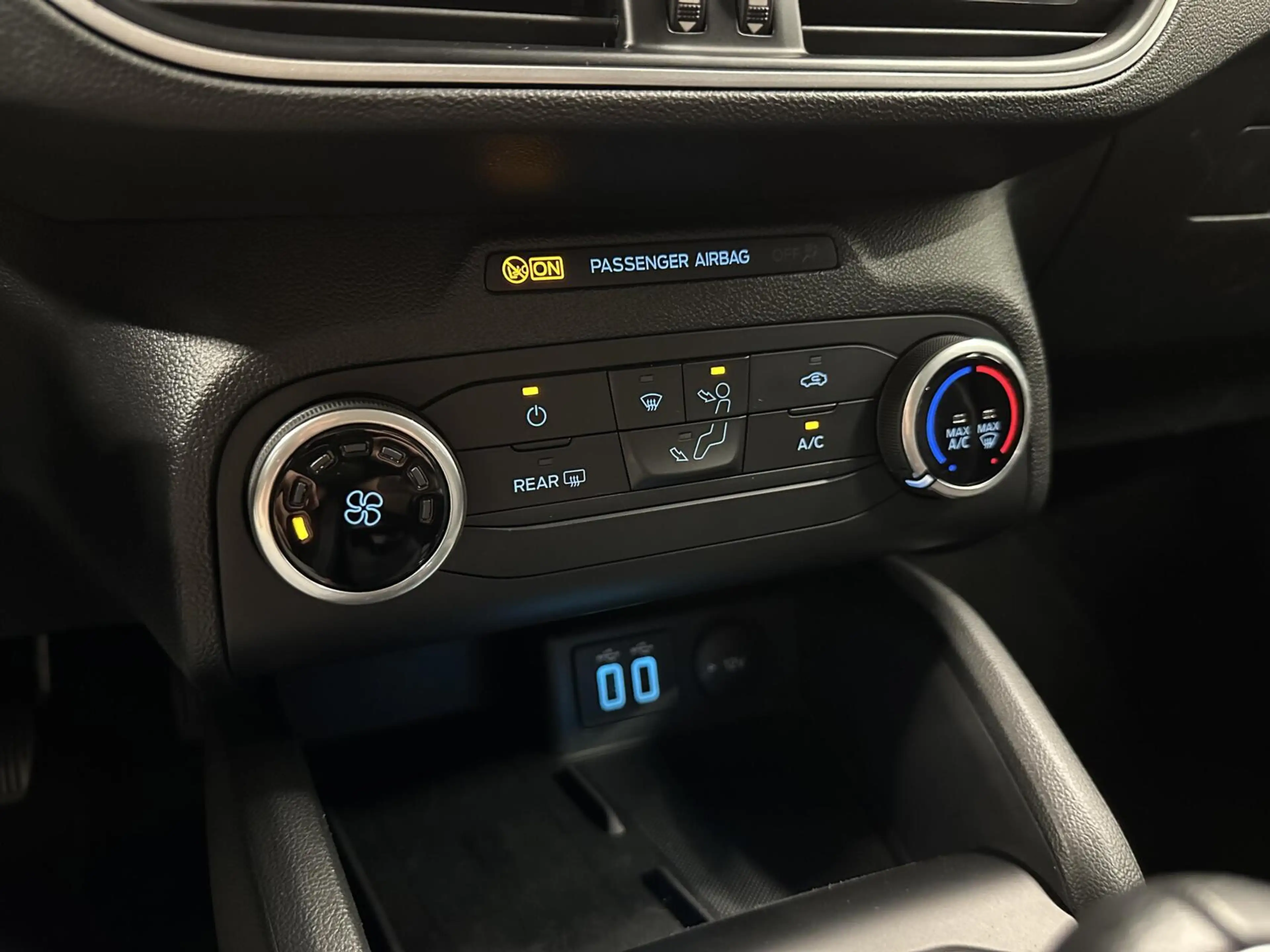 Ford Focus Wagon 1.0 EcoBoost Trend Edition Business CARPLAY — photo 35