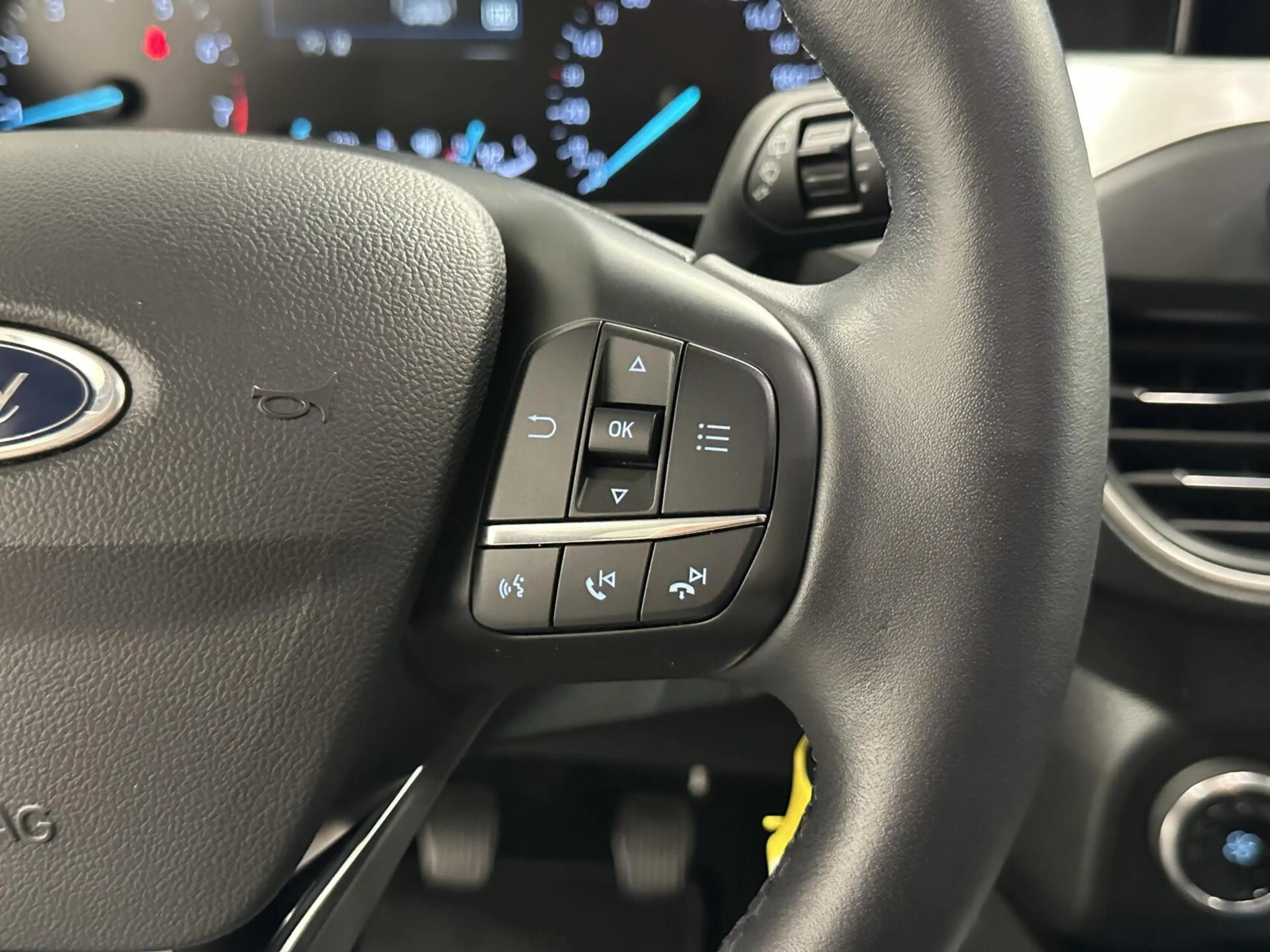 Ford Focus Wagon 1.0 EcoBoost Trend Edition Business CARPLAY — photo 20