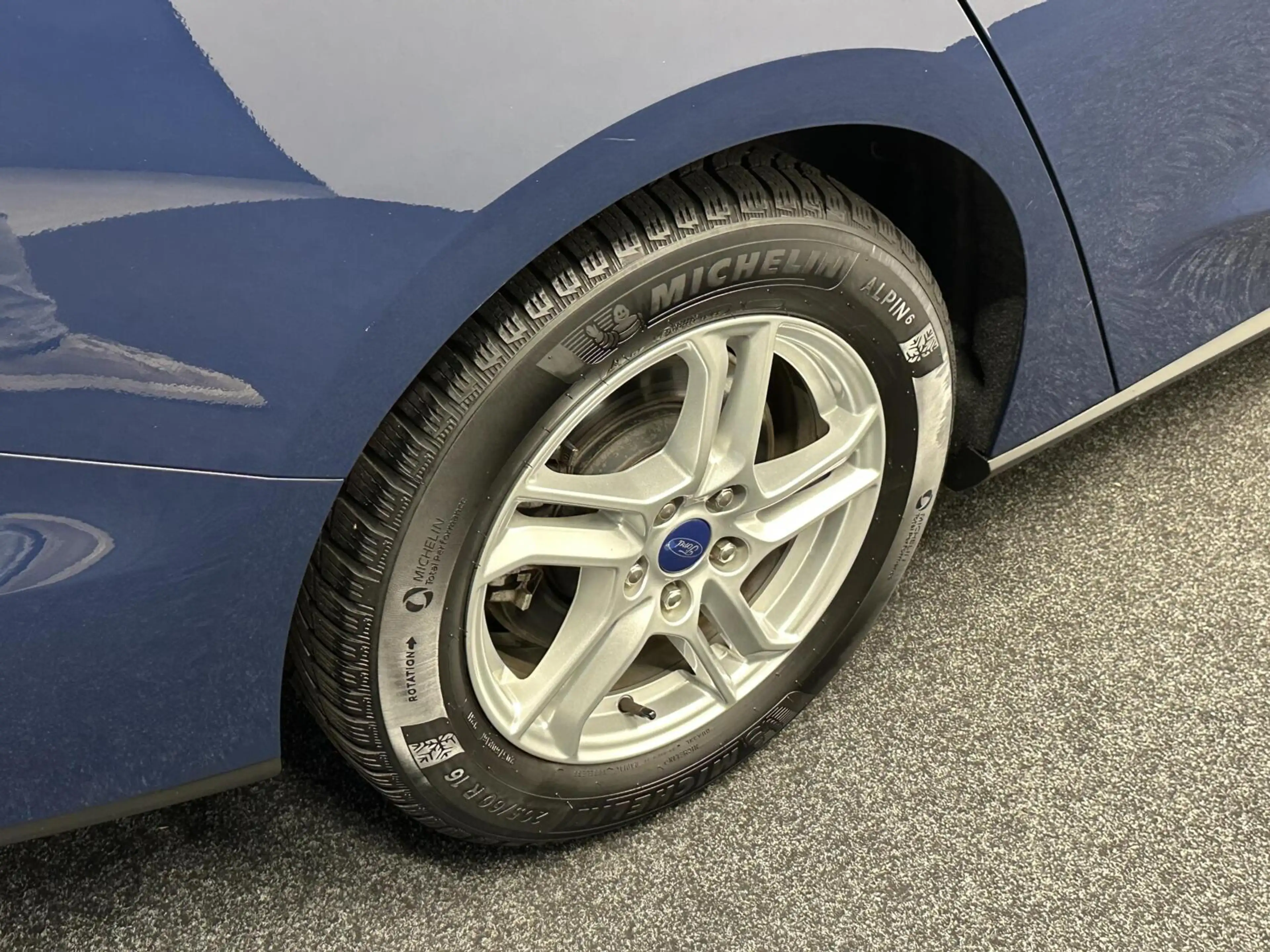 Ford Focus Wagon 1.0 EcoBoost Trend Edition Business CARPLAY — photo 11