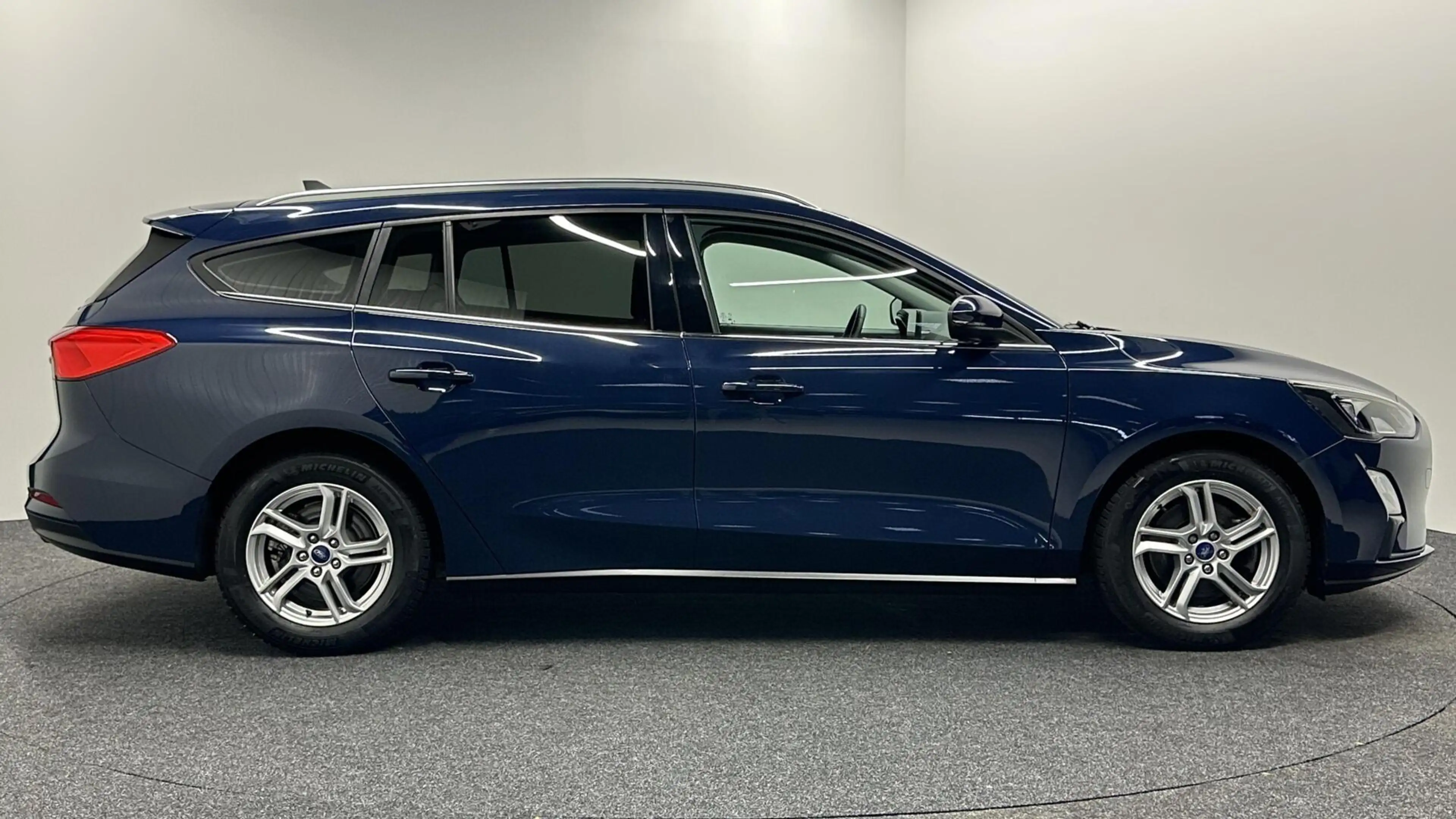 Ford Focus Wagon 1.0 EcoBoost Trend Edition Business CARPLAY — photo 9