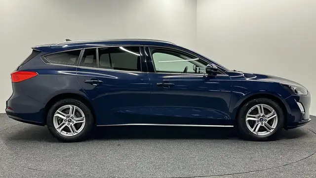 Ford Focus view 9