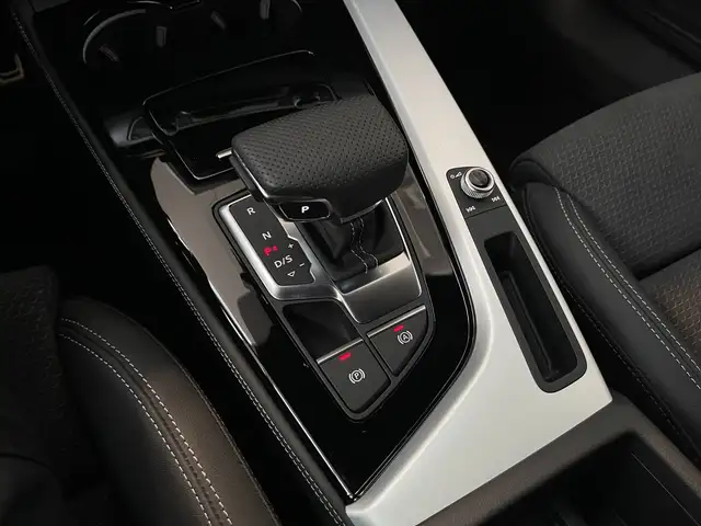 Audi A4 view 11