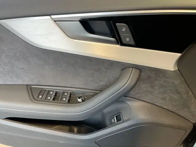 Audi A4 view 8