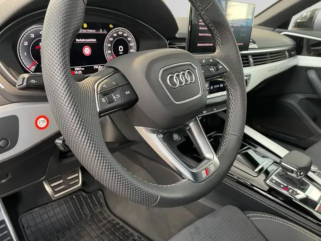 Audi A4 view 9