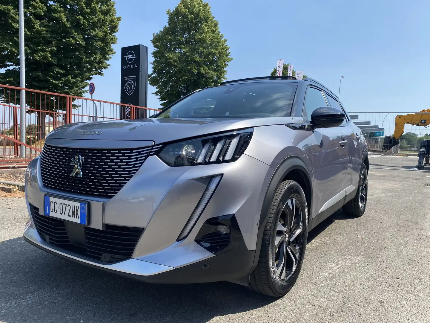 Peugeot 2008 motore elettrico 136 CV GT Gris - 2