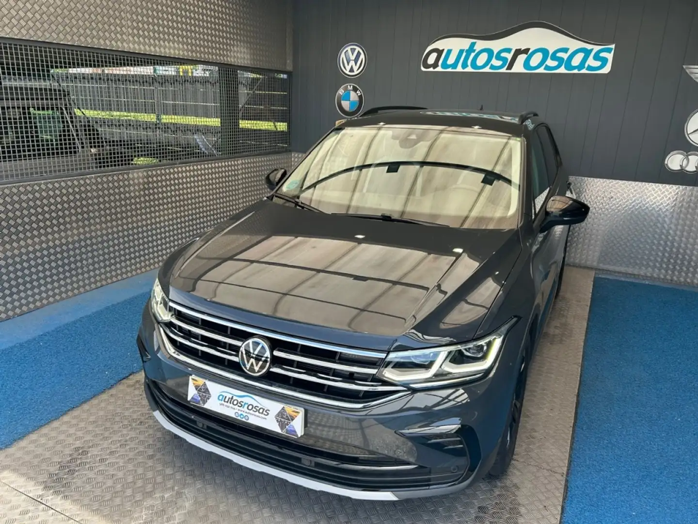 Volkswagen Tiguan 2.0TDI Urban Sport DSG 110kW Gris - 1