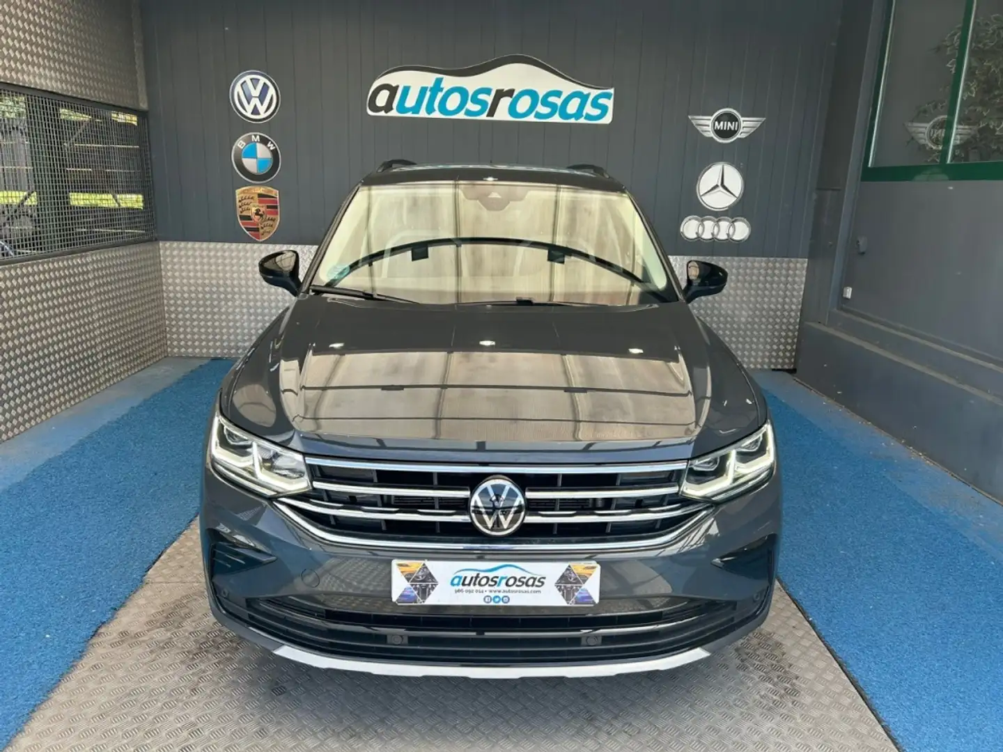Volkswagen Tiguan 2.0TDI Urban Sport DSG 110kW Gris - 2