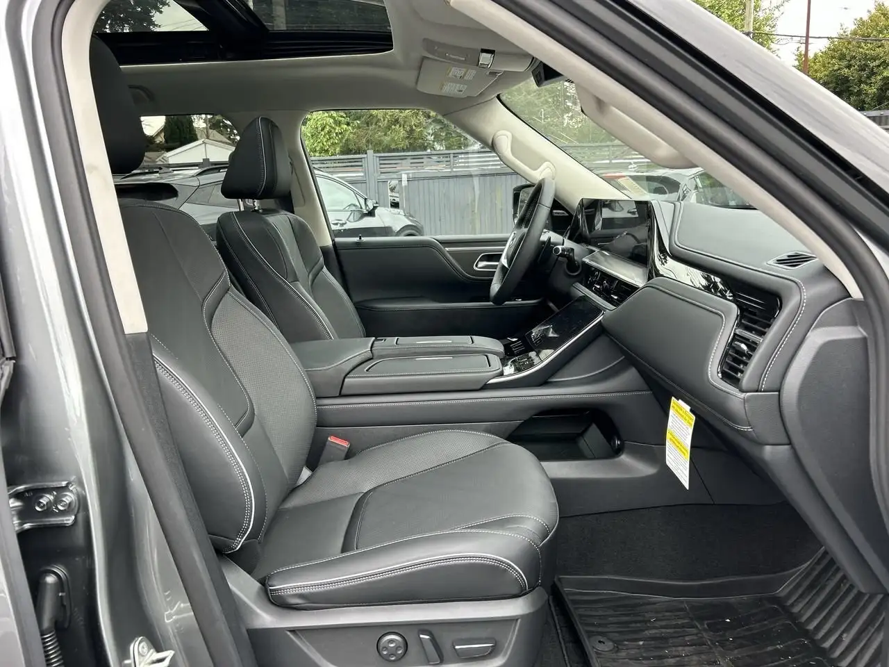 Infiniti QX80 снимка Infiniti QX80