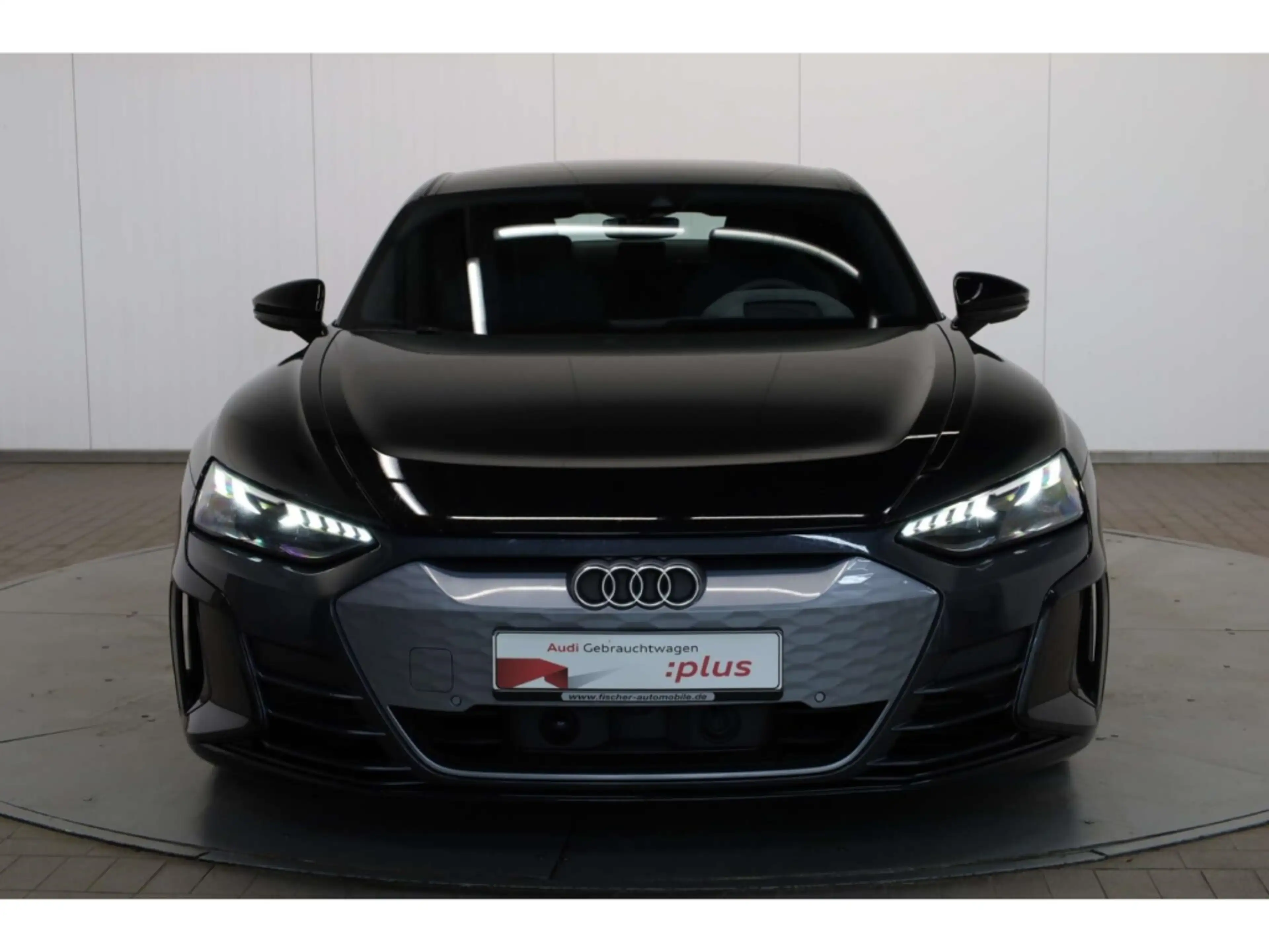 Audi e-tron GT — photo 3