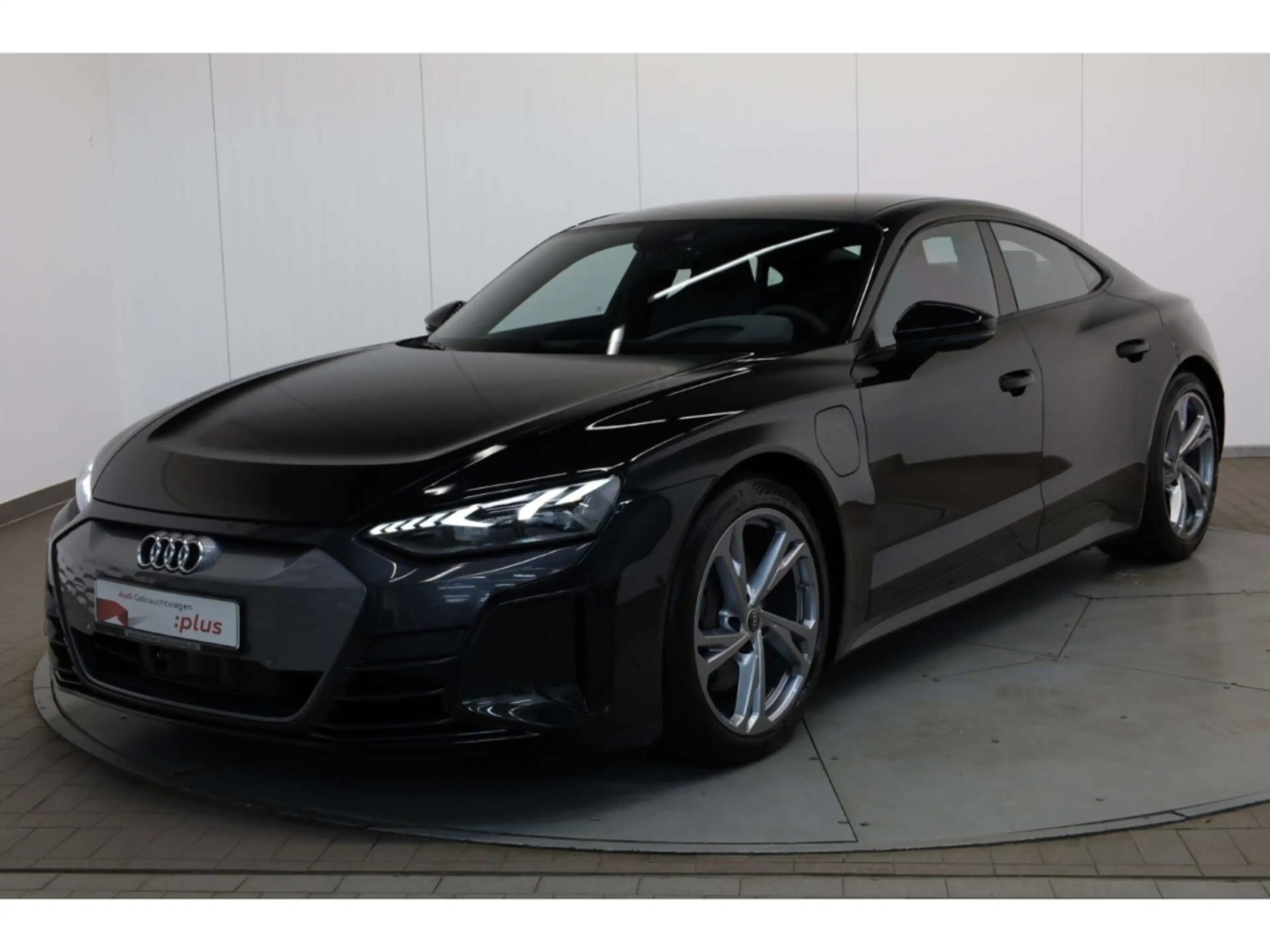 Audi e-tron GT — photo 2