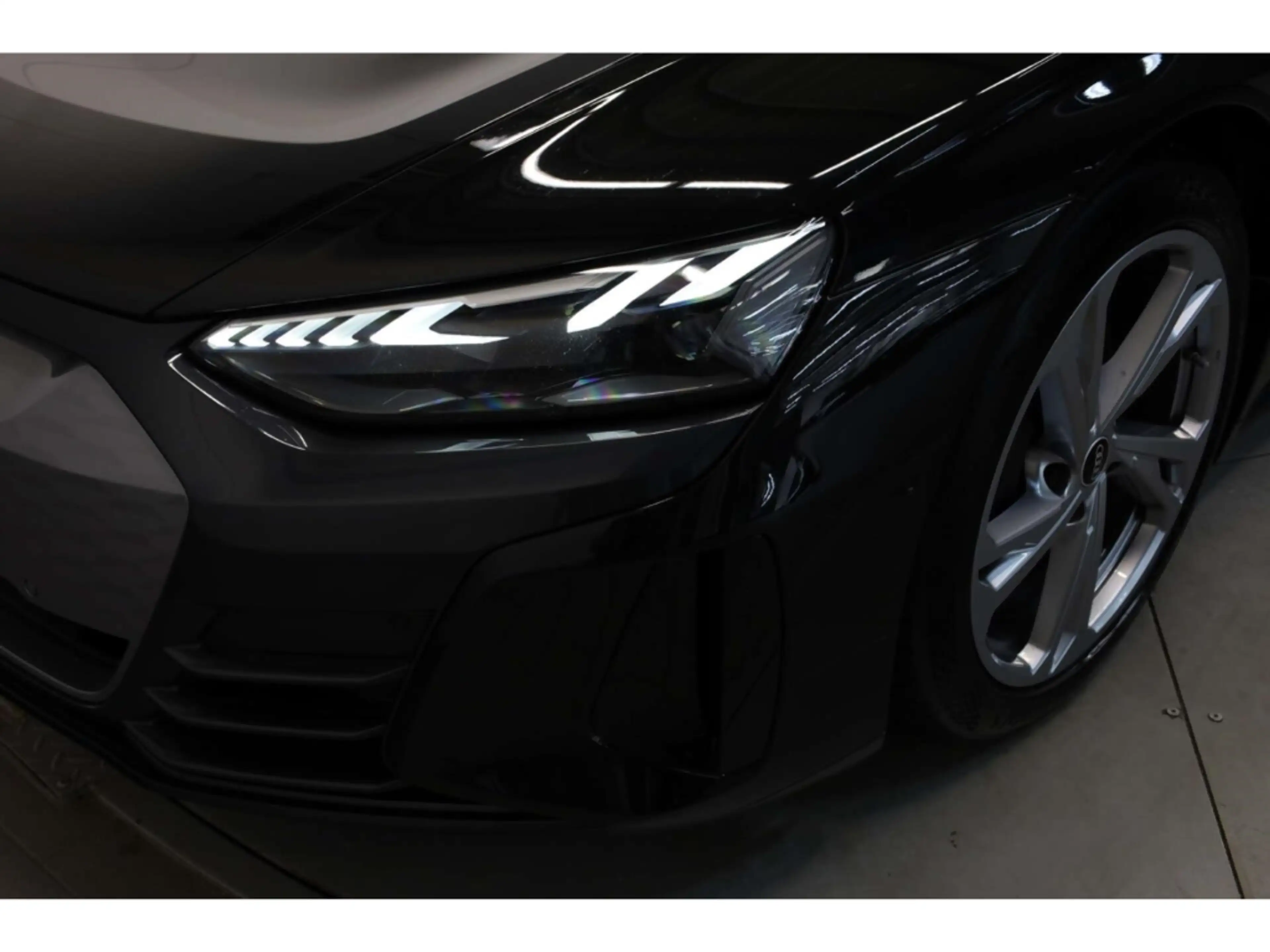 Audi e-tron GT — photo 7