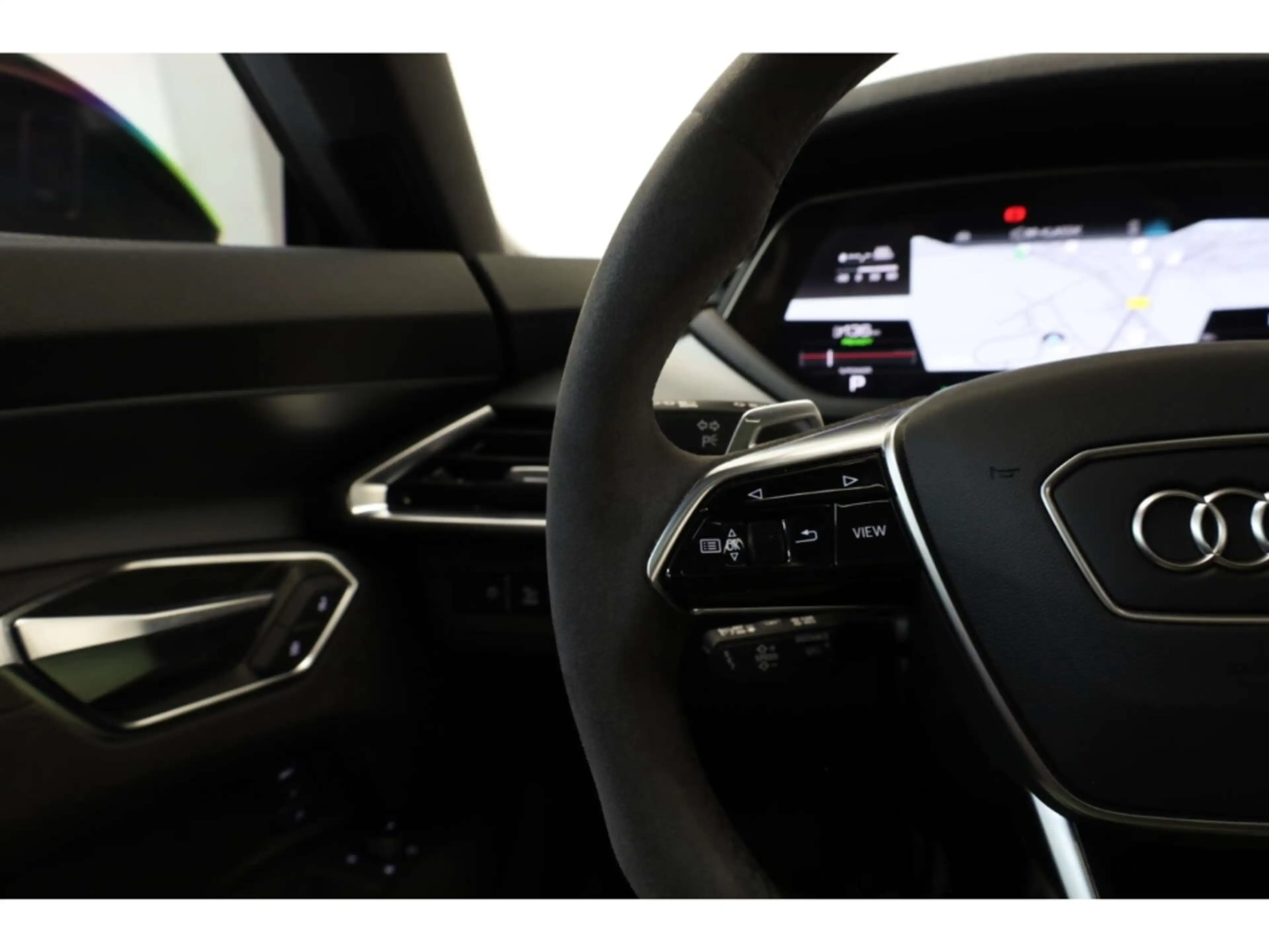 Audi e-tron GT — photo 15