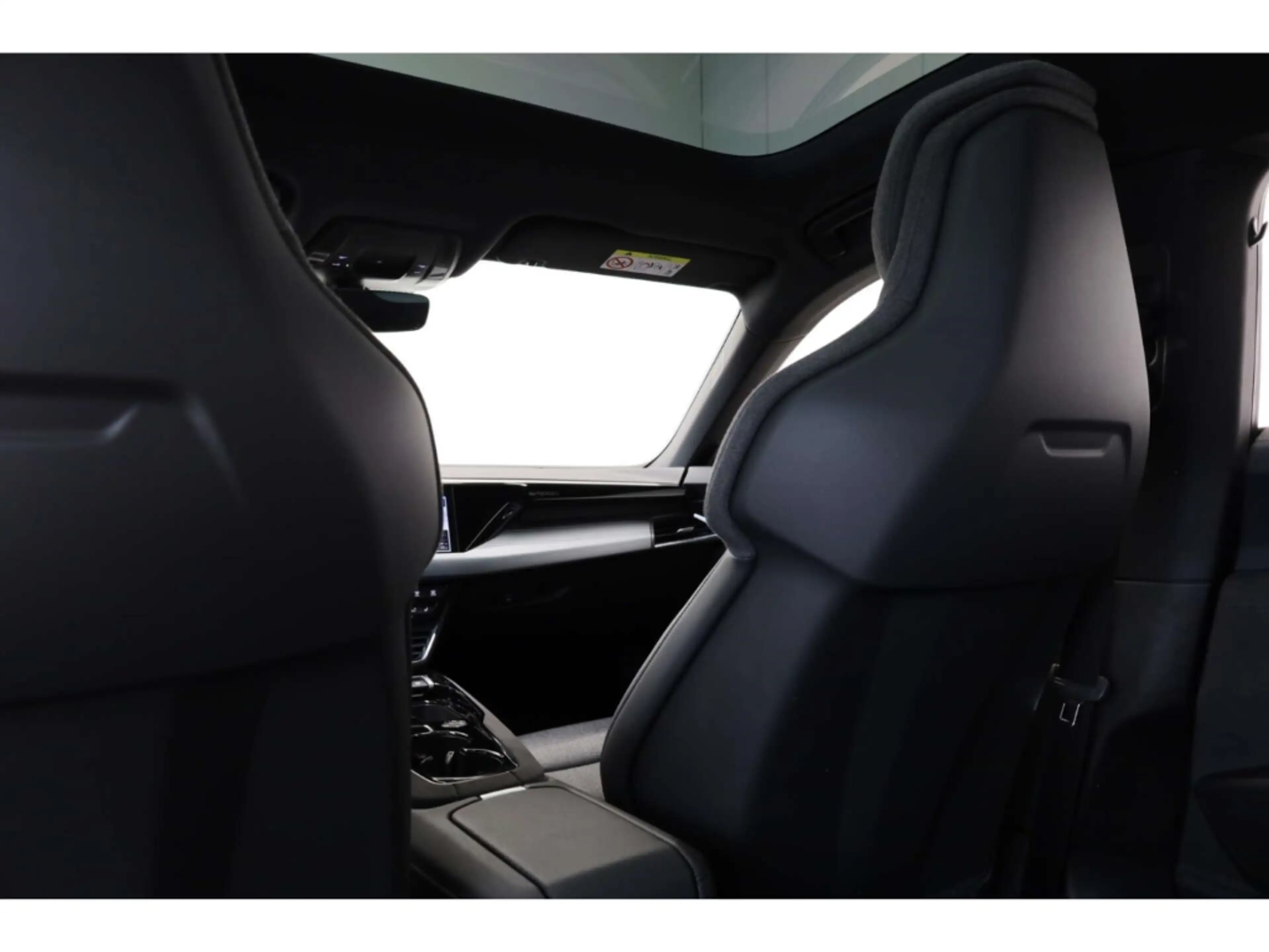 Audi e-tron GT — photo 26