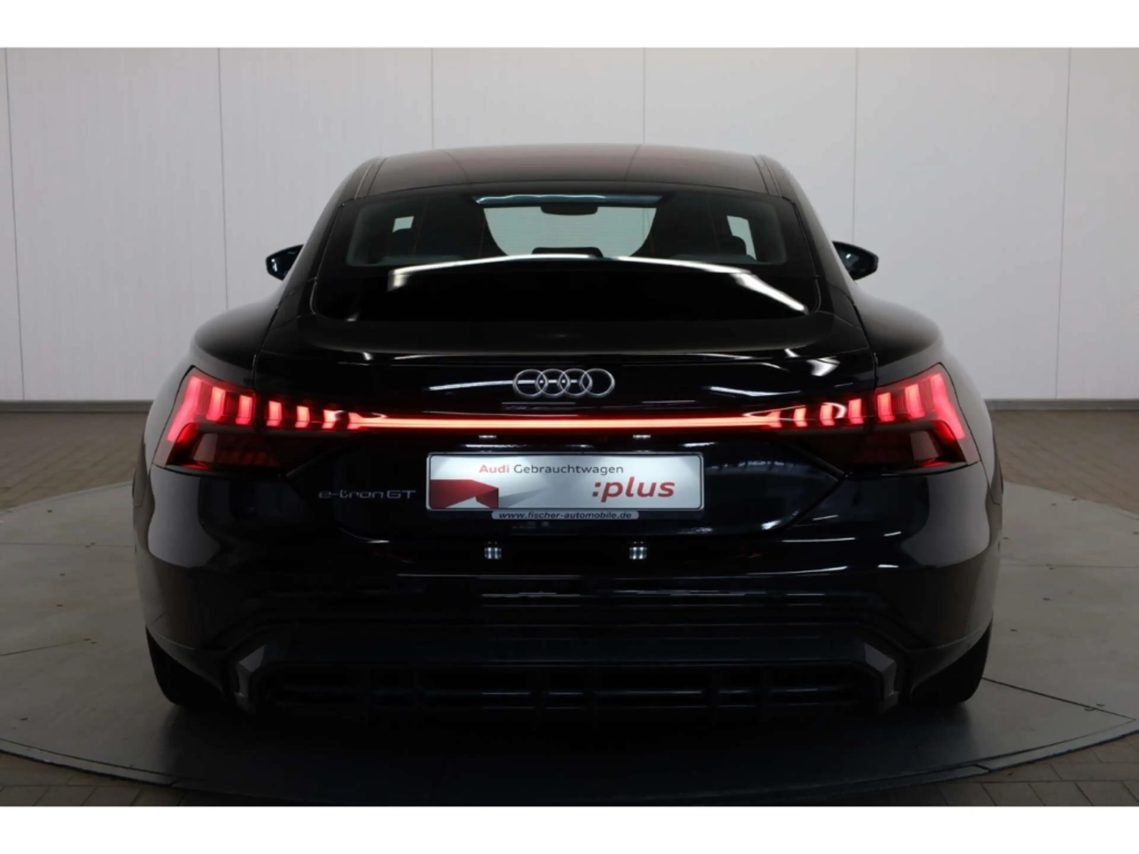 Audi e-tron GT — photo 6