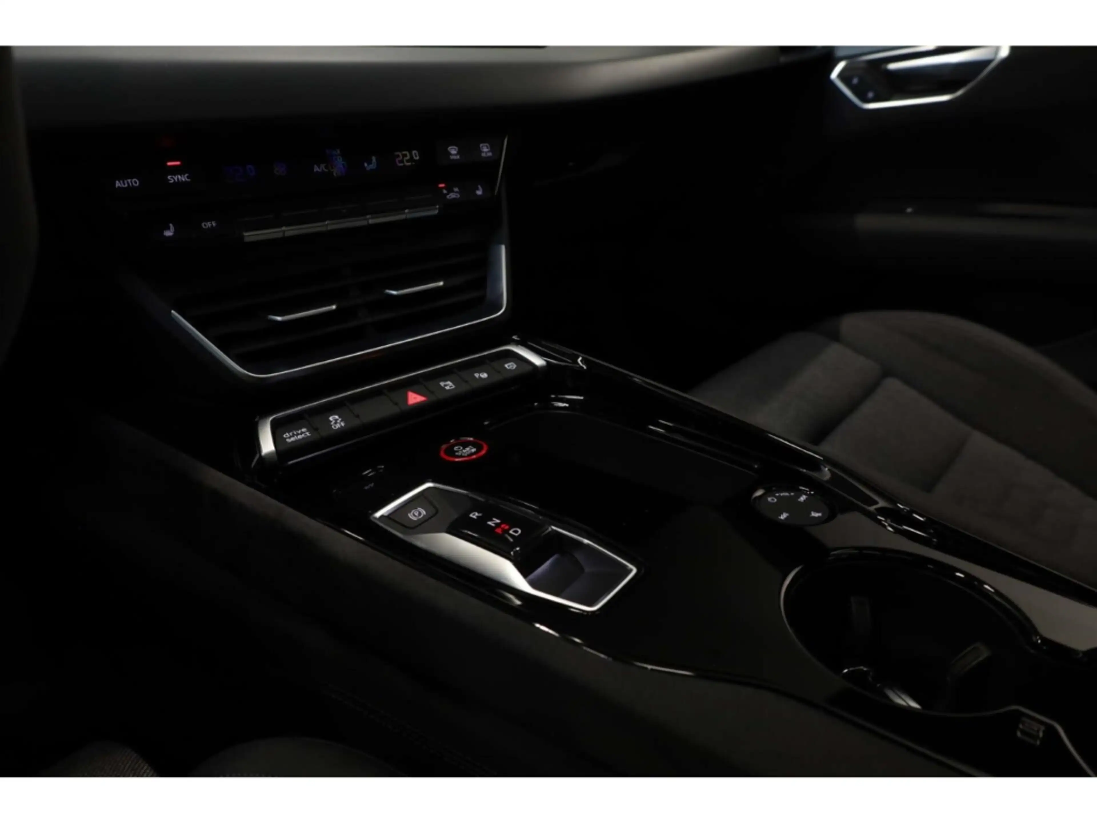 Audi e-tron GT — photo 19