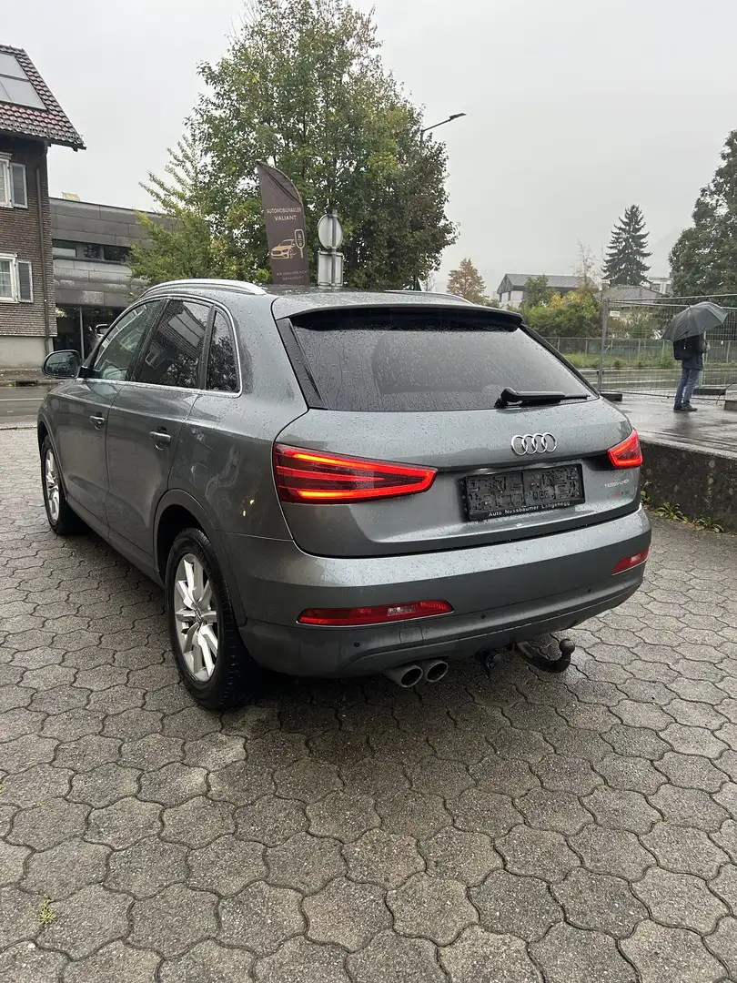 Audi Q3 2,0 TDI quattro DPF S-tronic Grau - 2