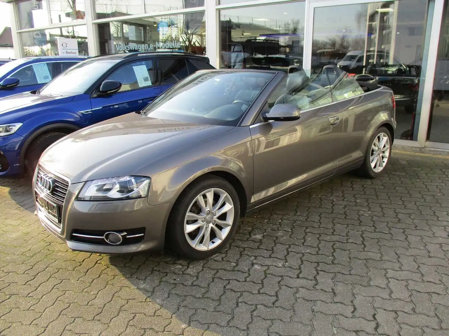 Audi A3 Cabriolet Diesel 2.0 TDI  Ambition Grau - 1