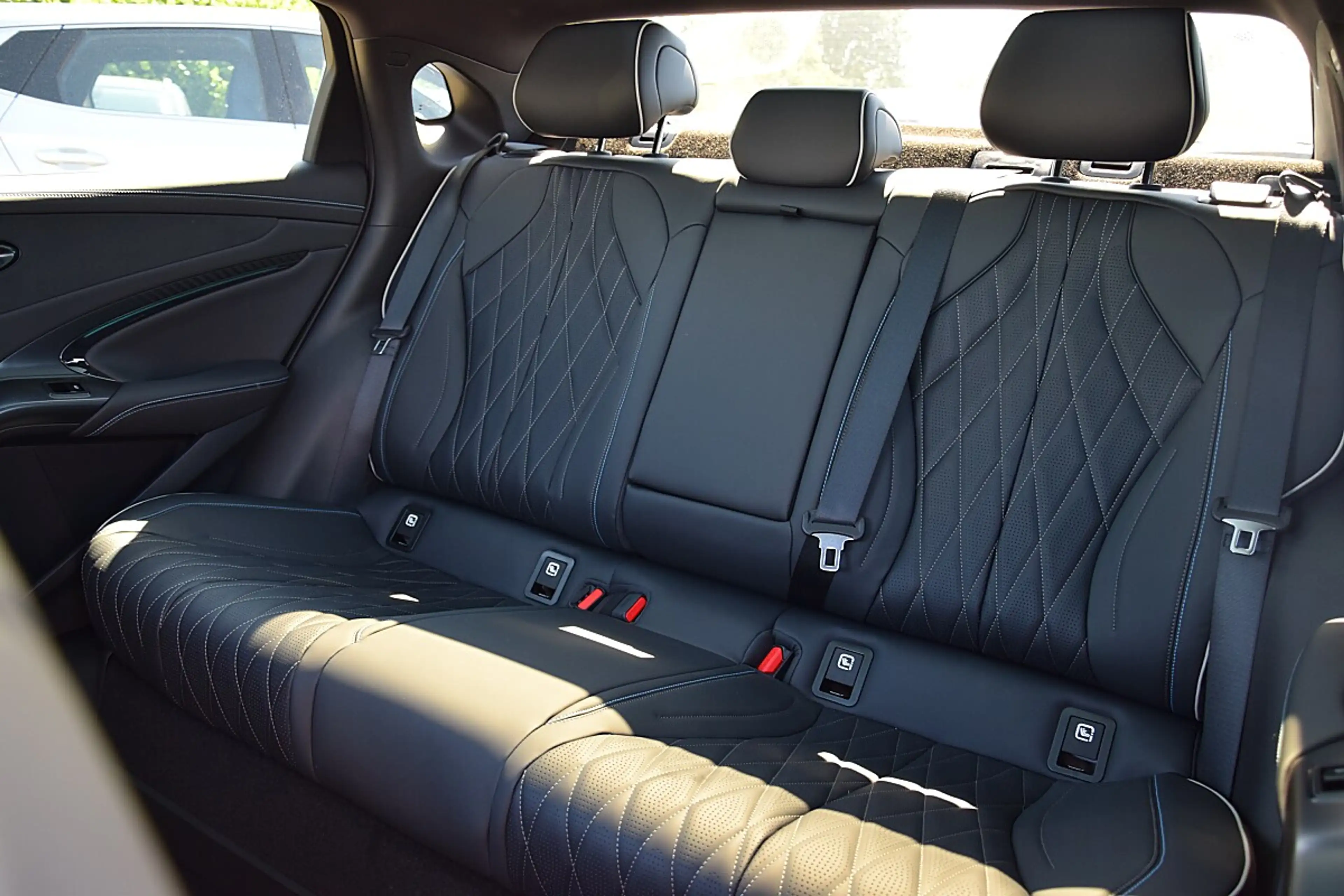 BYD Seal Excellence Österreich Paket 82,5kWh AWD **Vorbe... — photo 12