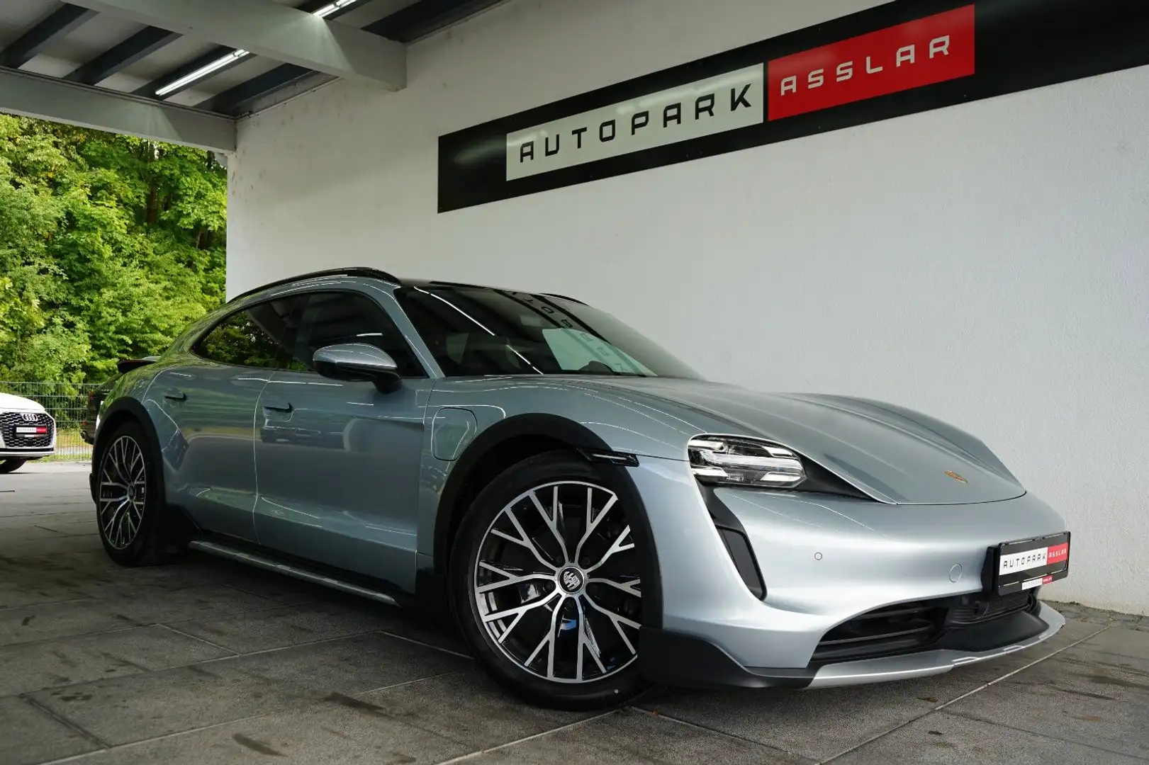 Porsche Taycan Cross Turismo 4/MATRIX/PANO/ACC/BOSE/NEU Zilver - 1