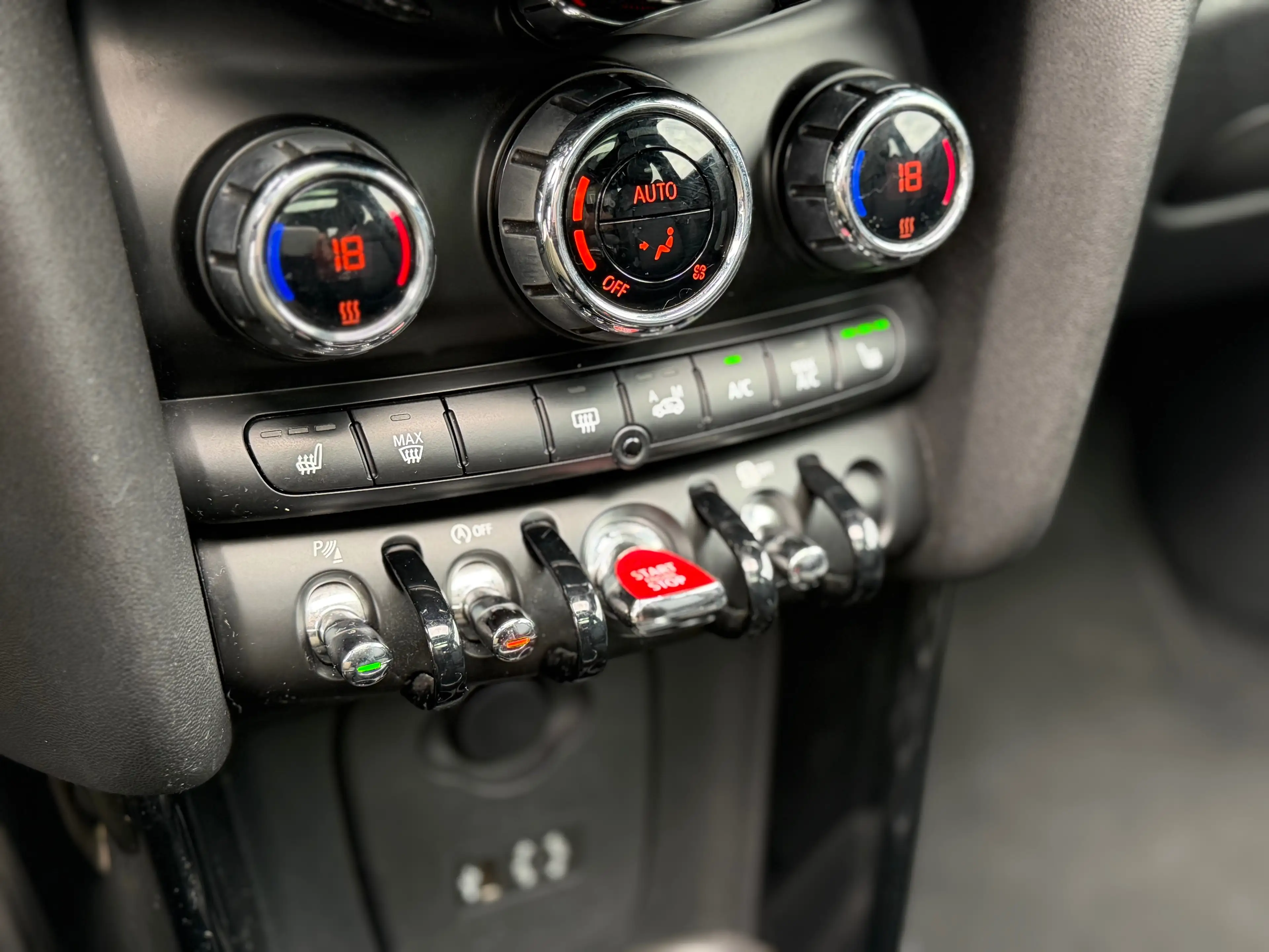 MINI Cooper D Mini 1.5 DA Cooper * Boite Auto * Toit Pano * Xénon LED — photo 14