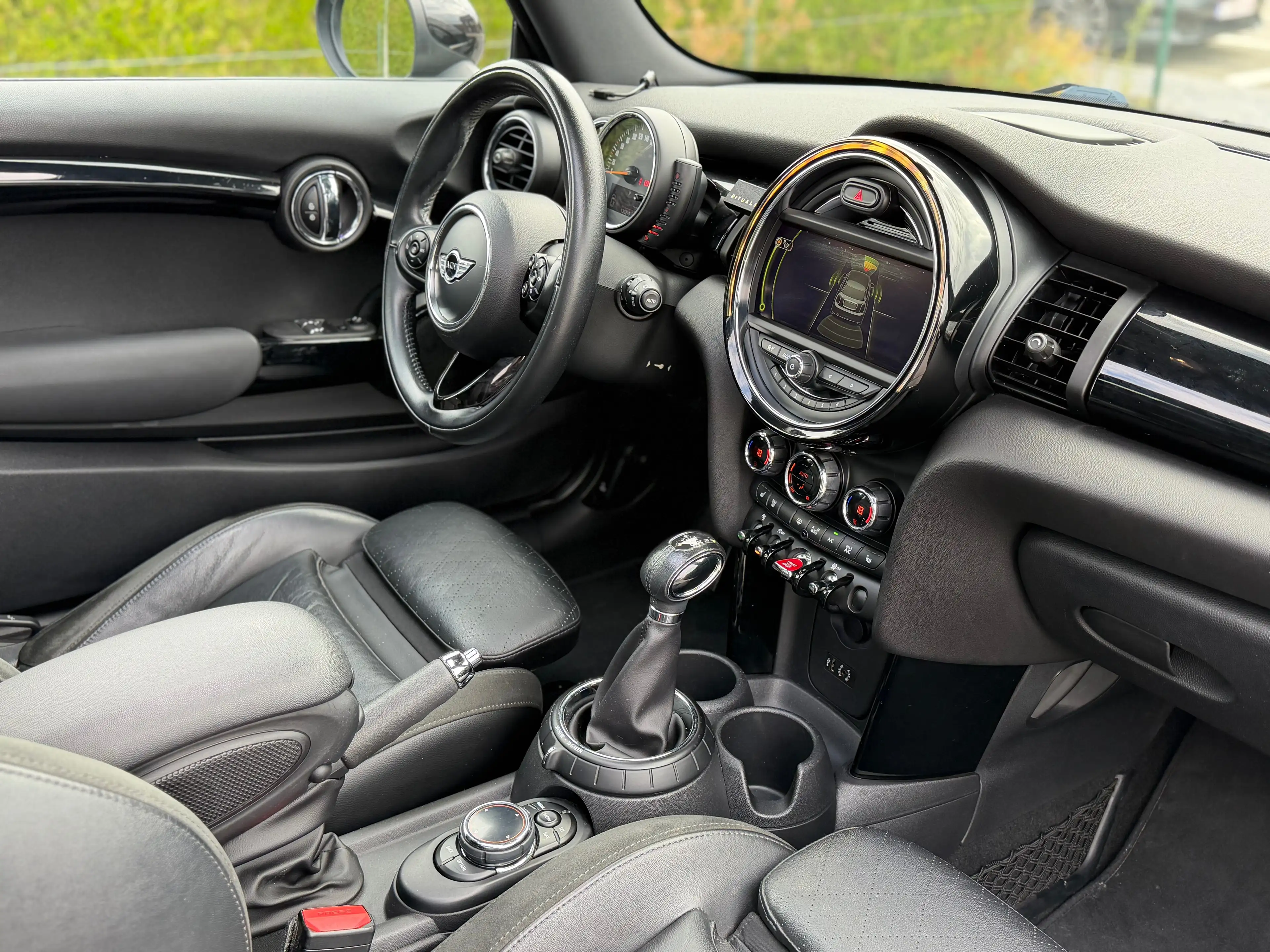 MINI Cooper D Mini 1.5 DA Cooper * Boite Auto * Toit Pano * Xénon LED — photo 11