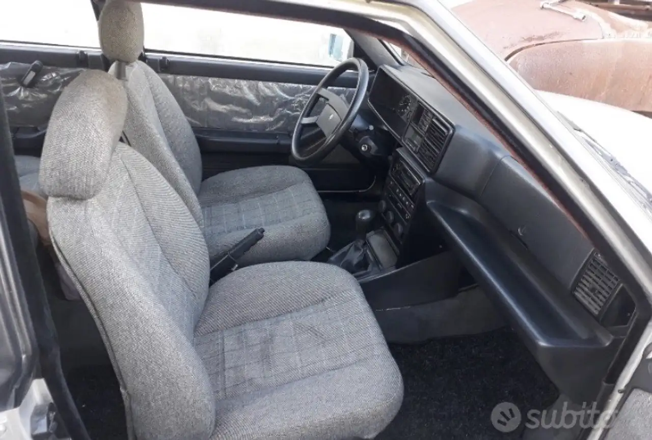 Lancia Delta 1.5 LX, foto 4