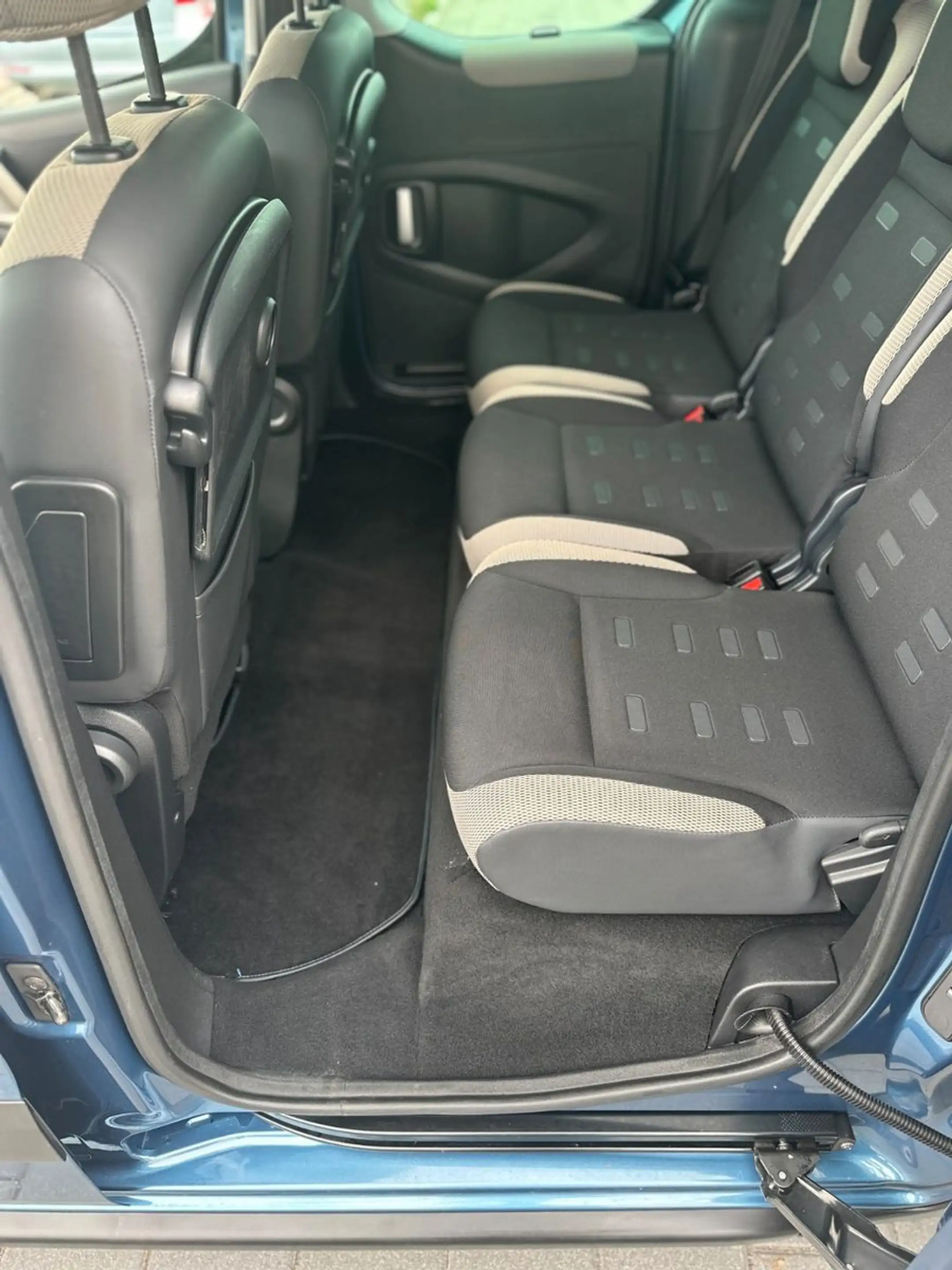 Citroen Berlingo Multispace XTR / Zahnriemen neu / AHK — photo 11