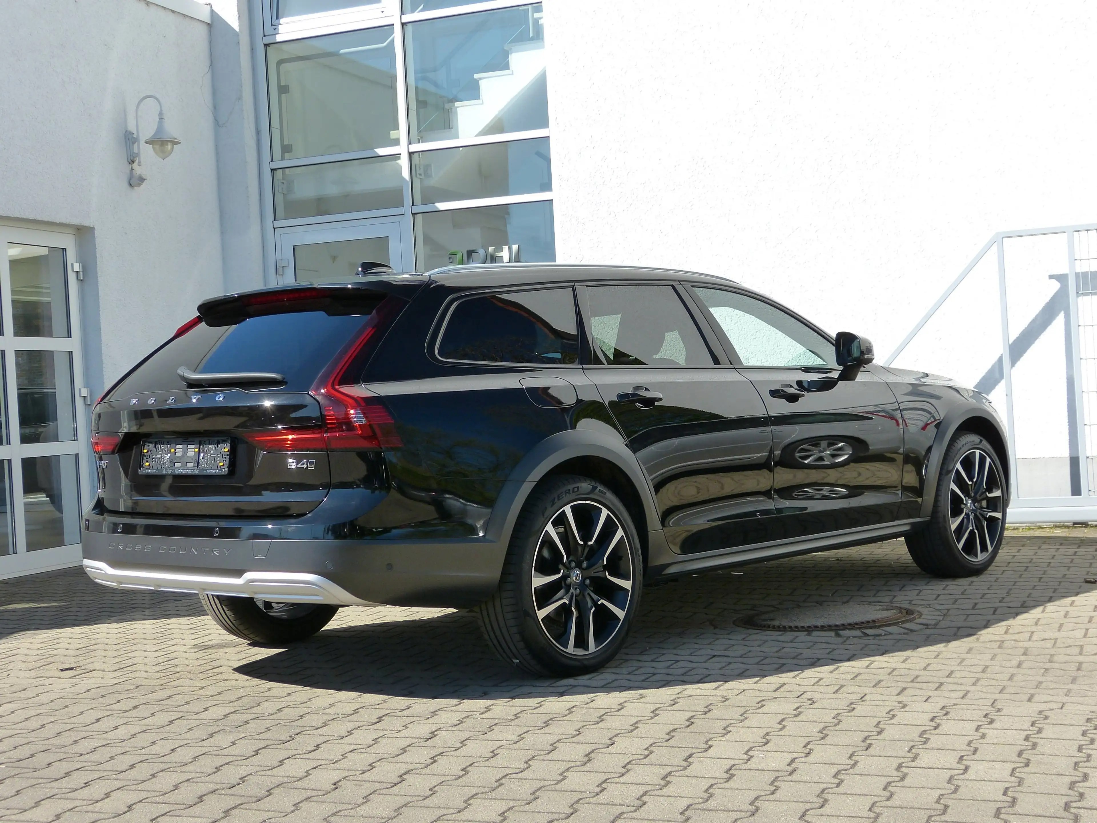 Volvo V90 Cross Country V90 B4 Cross Country Plus Bright AWD — photo 13