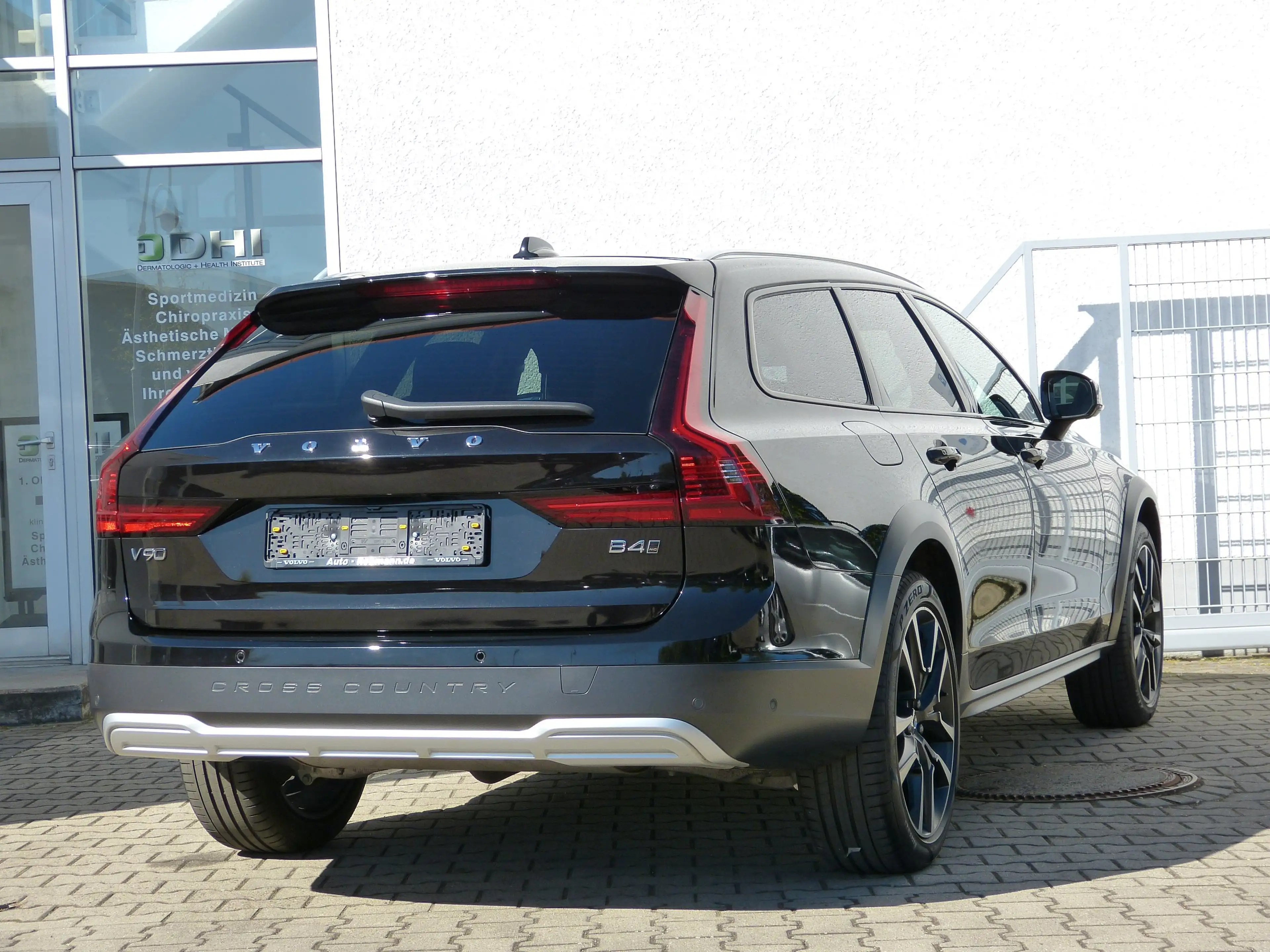 Volvo V90 Cross Country V90 B4 Cross Country Plus Bright AWD — photo 12