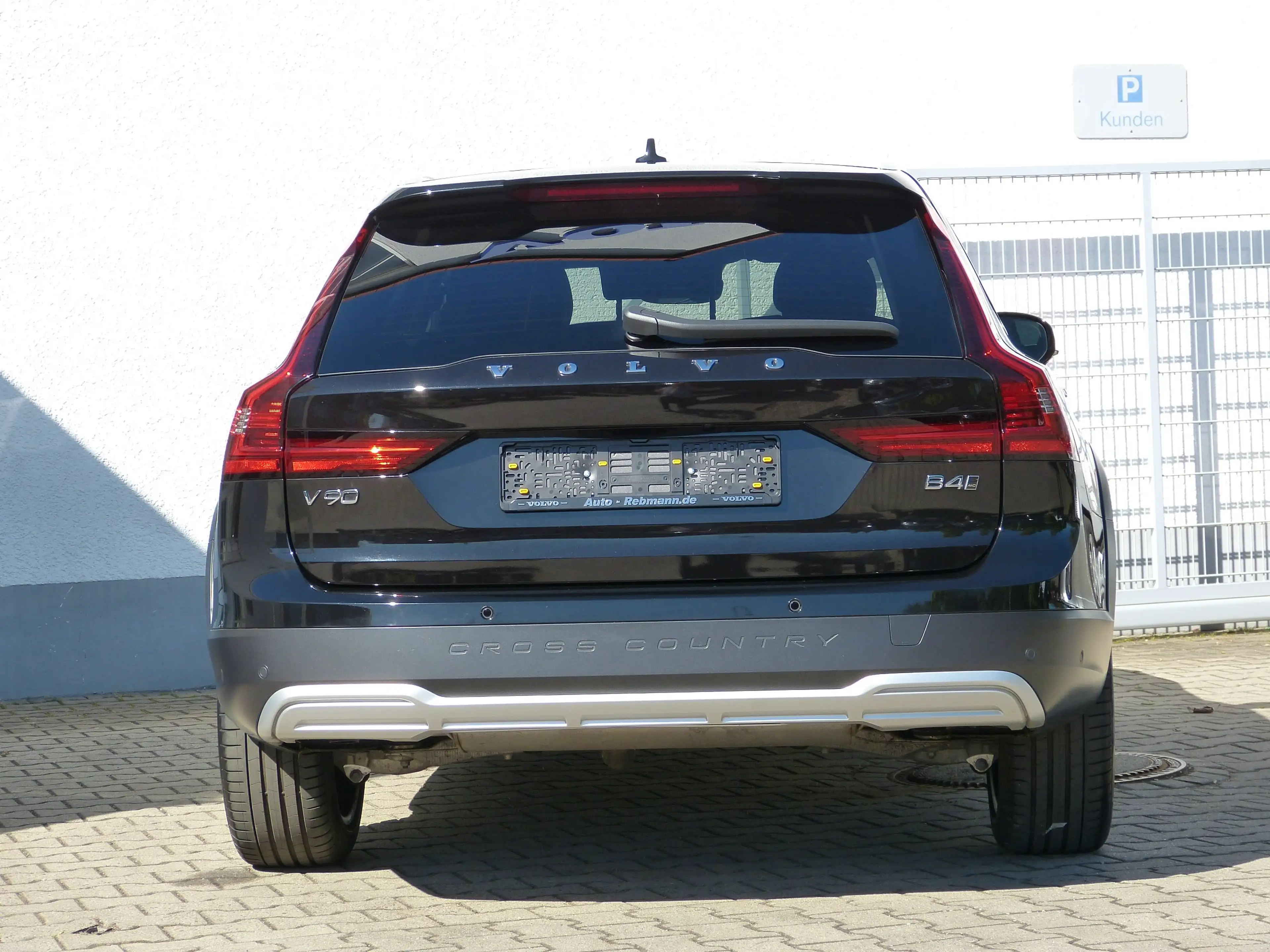 Volvo V90 Cross Country V90 B4 Cross Country Plus Bright AWD — photo 14