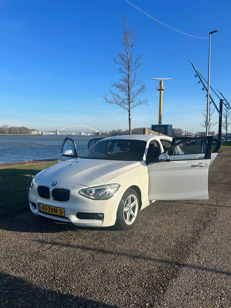 BMW 116 i Upgrade Edition Wit - 1