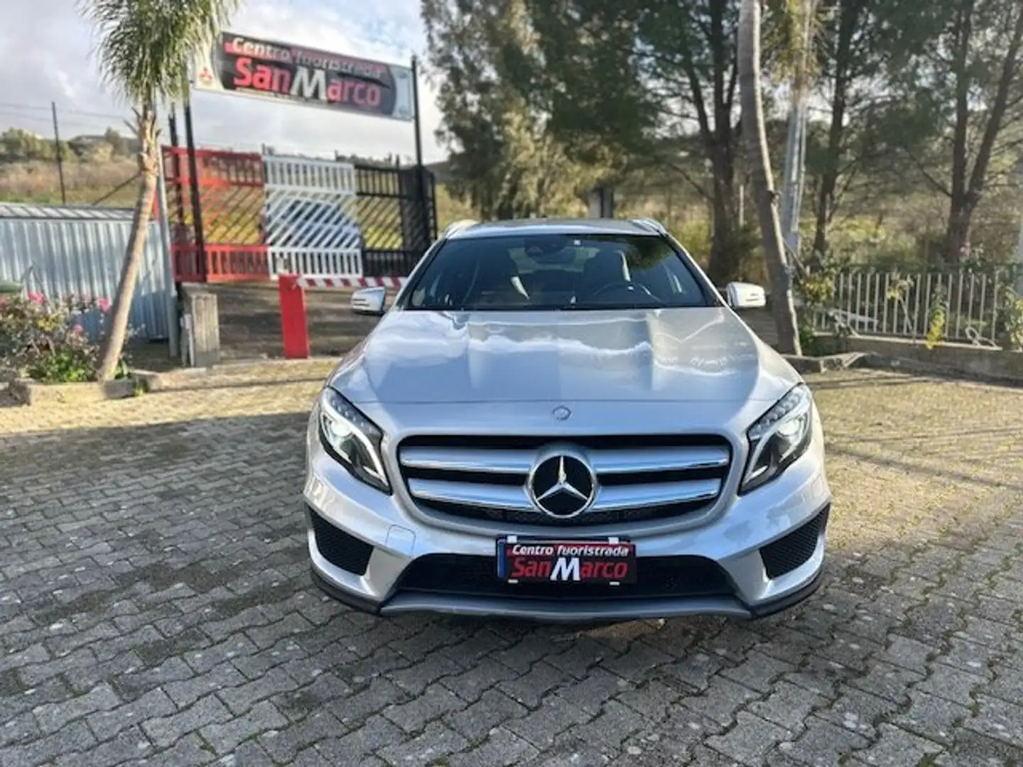 Mercedes-Benz GLA 220 Mercedes-benz GLA 220 d Automatic 4Matic AMG Premi Gris - 2