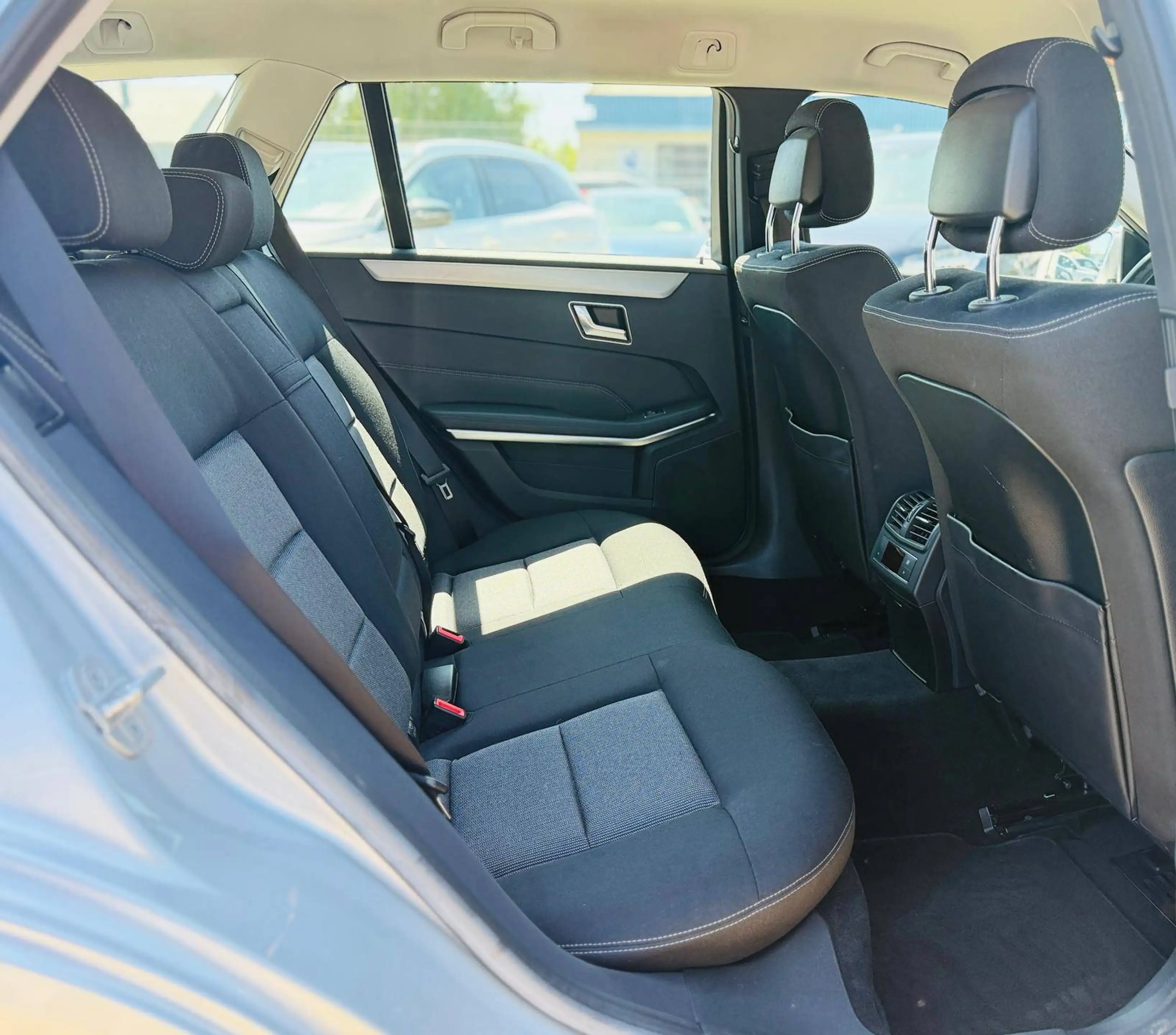 Mercedes-Benz E 220 E 220 BlueTec TÜV 12/27 — photo 8