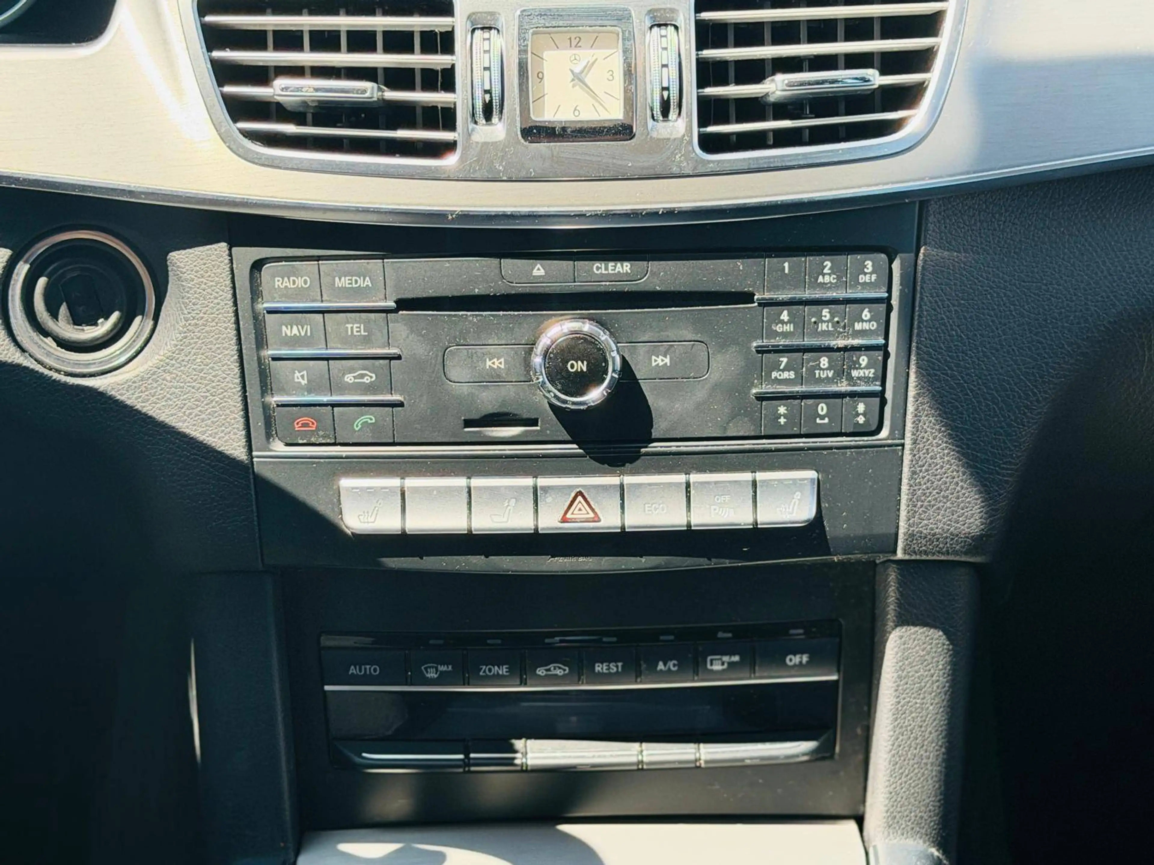 Mercedes-Benz E 220 E 220 BlueTec TÜV 12/27 — photo 12