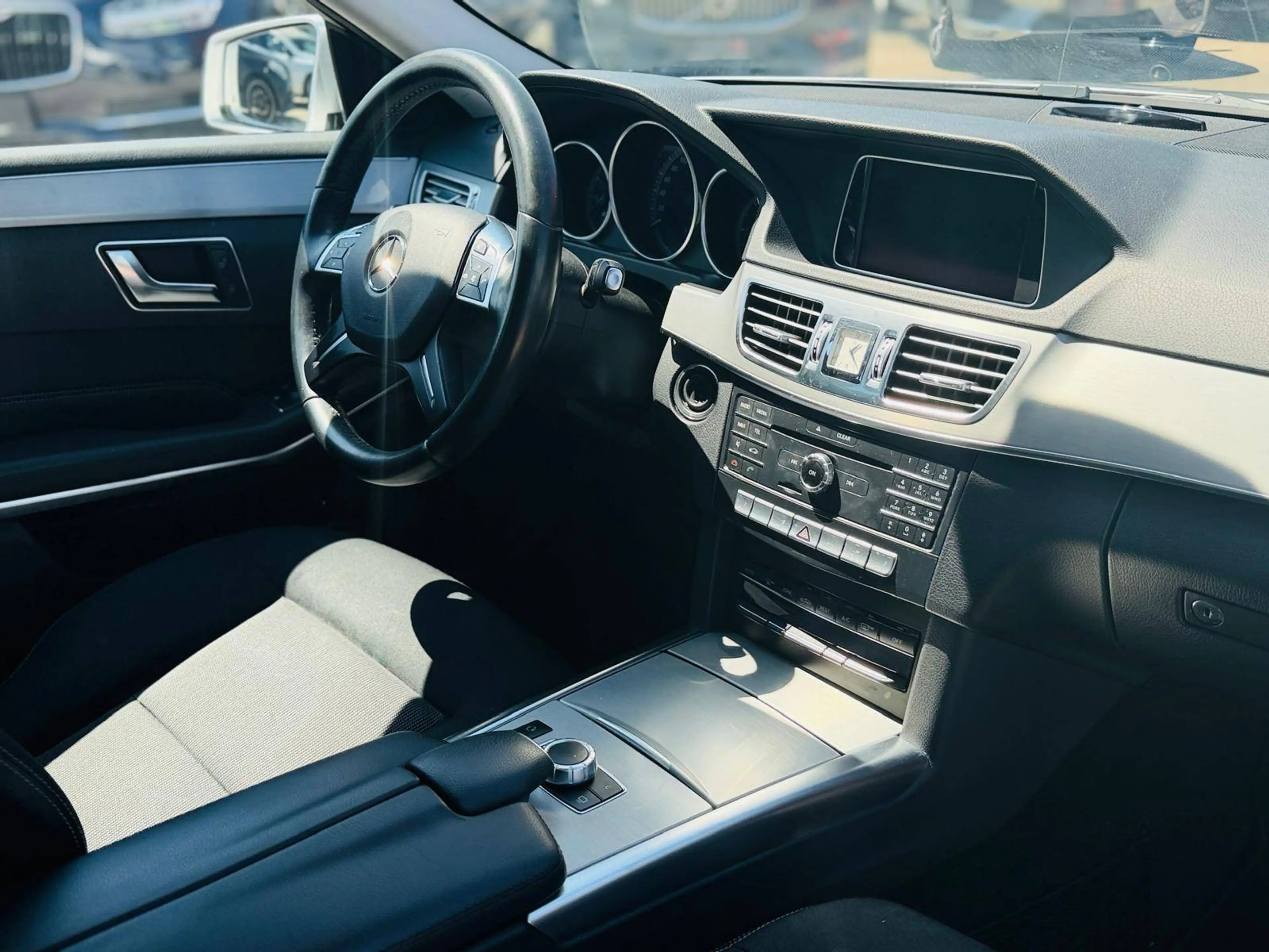 Mercedes-Benz E 220 E 220 BlueTec TÜV 12/27 — photo 10