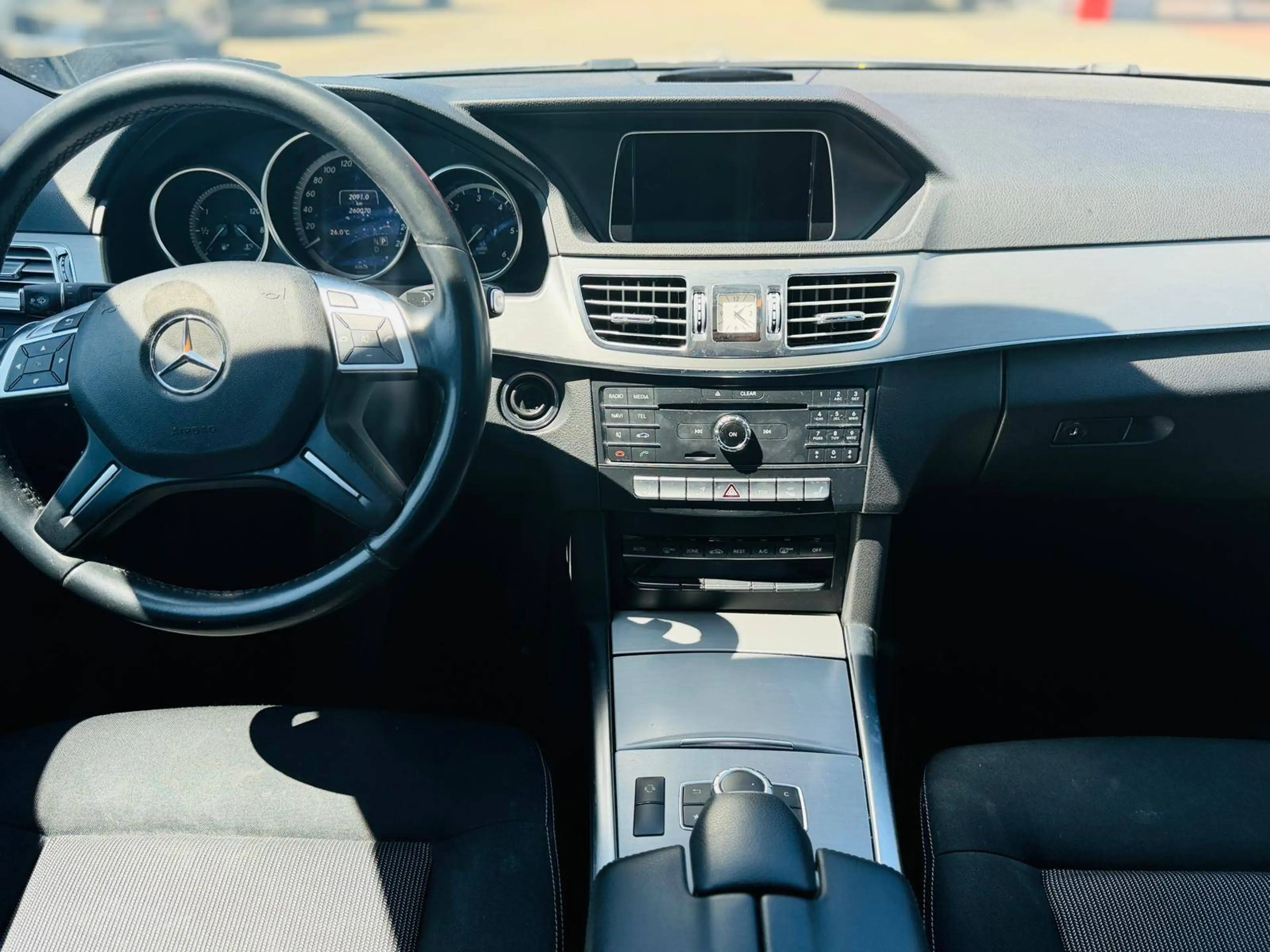 Mercedes-Benz E 220 E 220 BlueTec TÜV 12/27 — photo 7