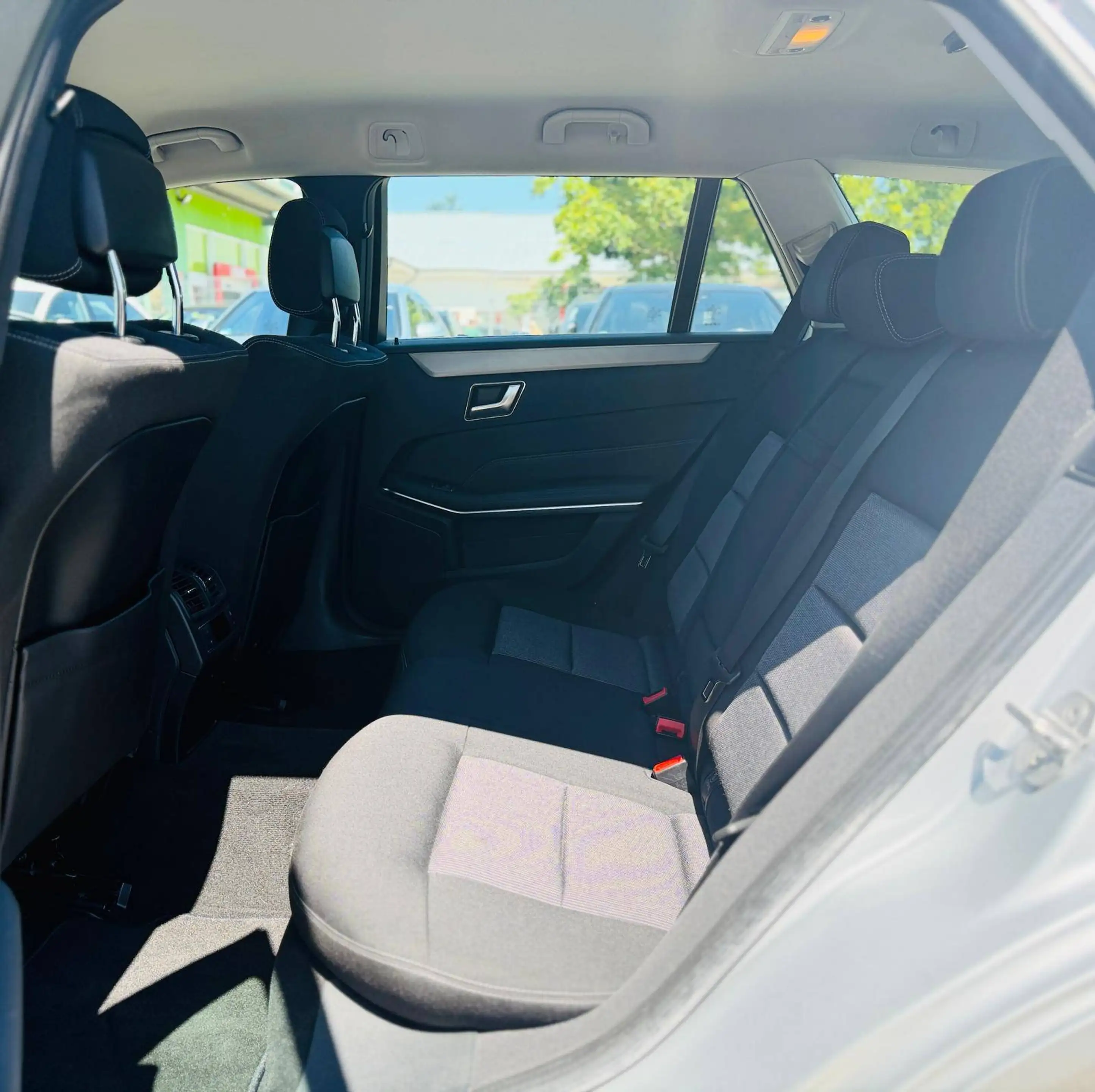 Mercedes-Benz E 220 E 220 BlueTec TÜV 12/27 — photo 6