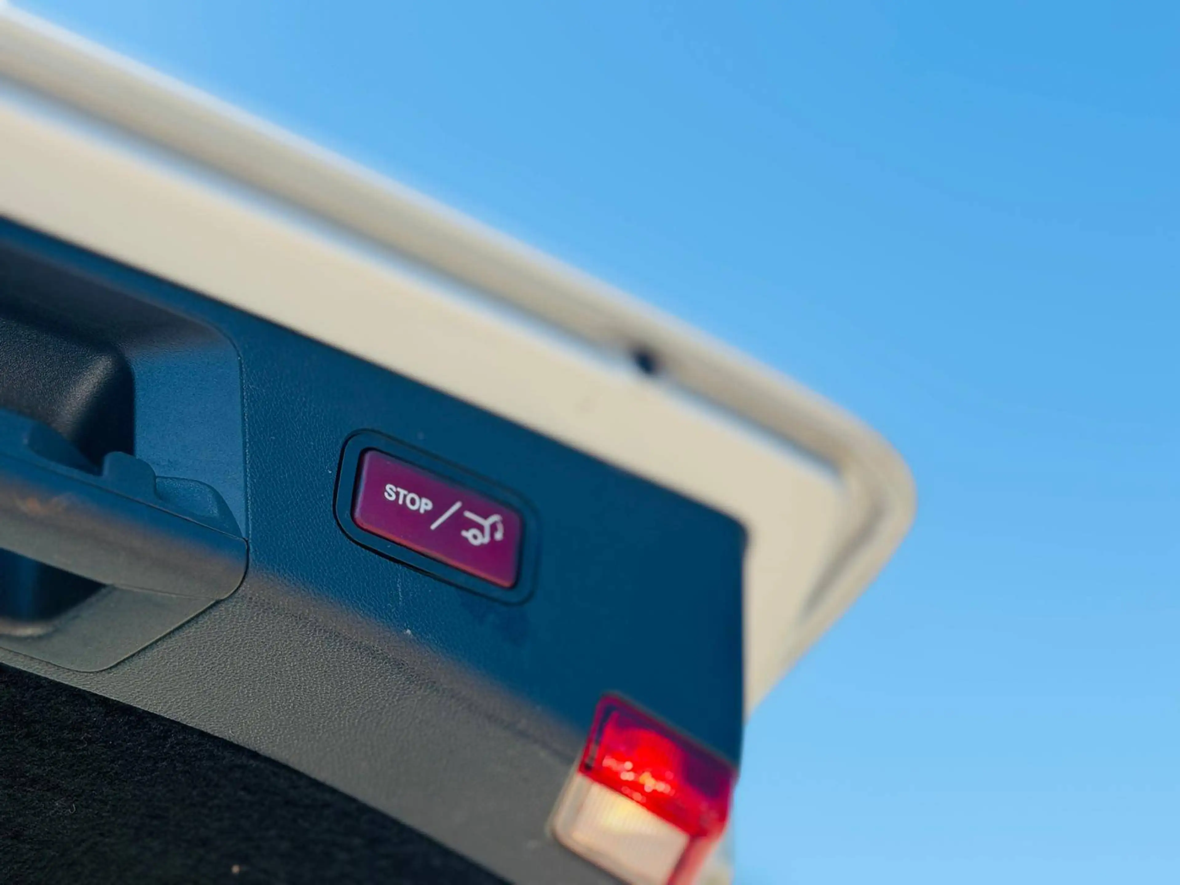 Mercedes-Benz E 220 E 220 BlueTec TÜV 12/27 — photo 19