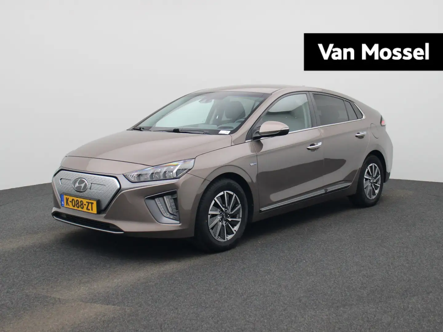 Hyundai IONIQ Comfort EV 38 kWh | NAVIGATIE | CAMERA | PARKEERSE Bruin - 1