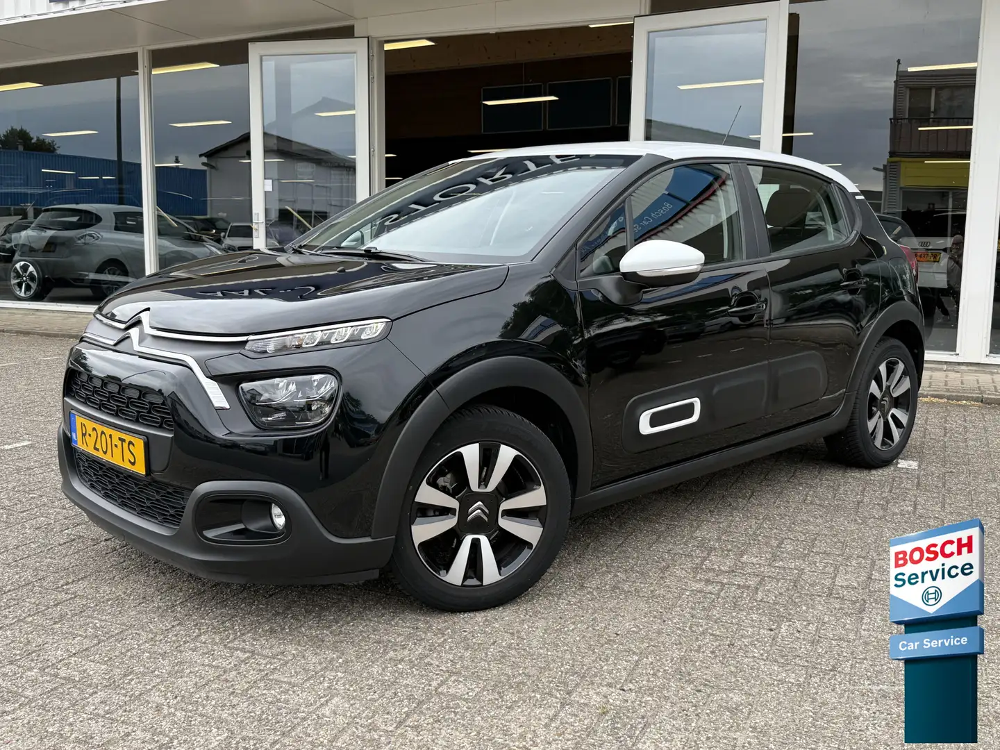 Citroen C3 1.2 PureTech Shine 110pk | Automaat | Navi | DAB | Noir - 1