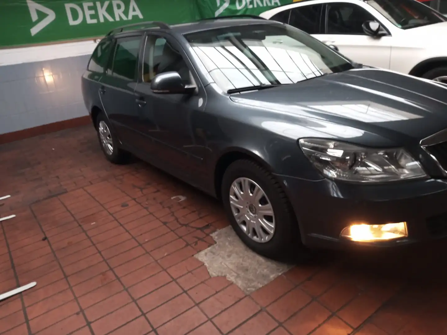 Skoda Octavia Combi 1.4 TSI Ambiente Grau - 2